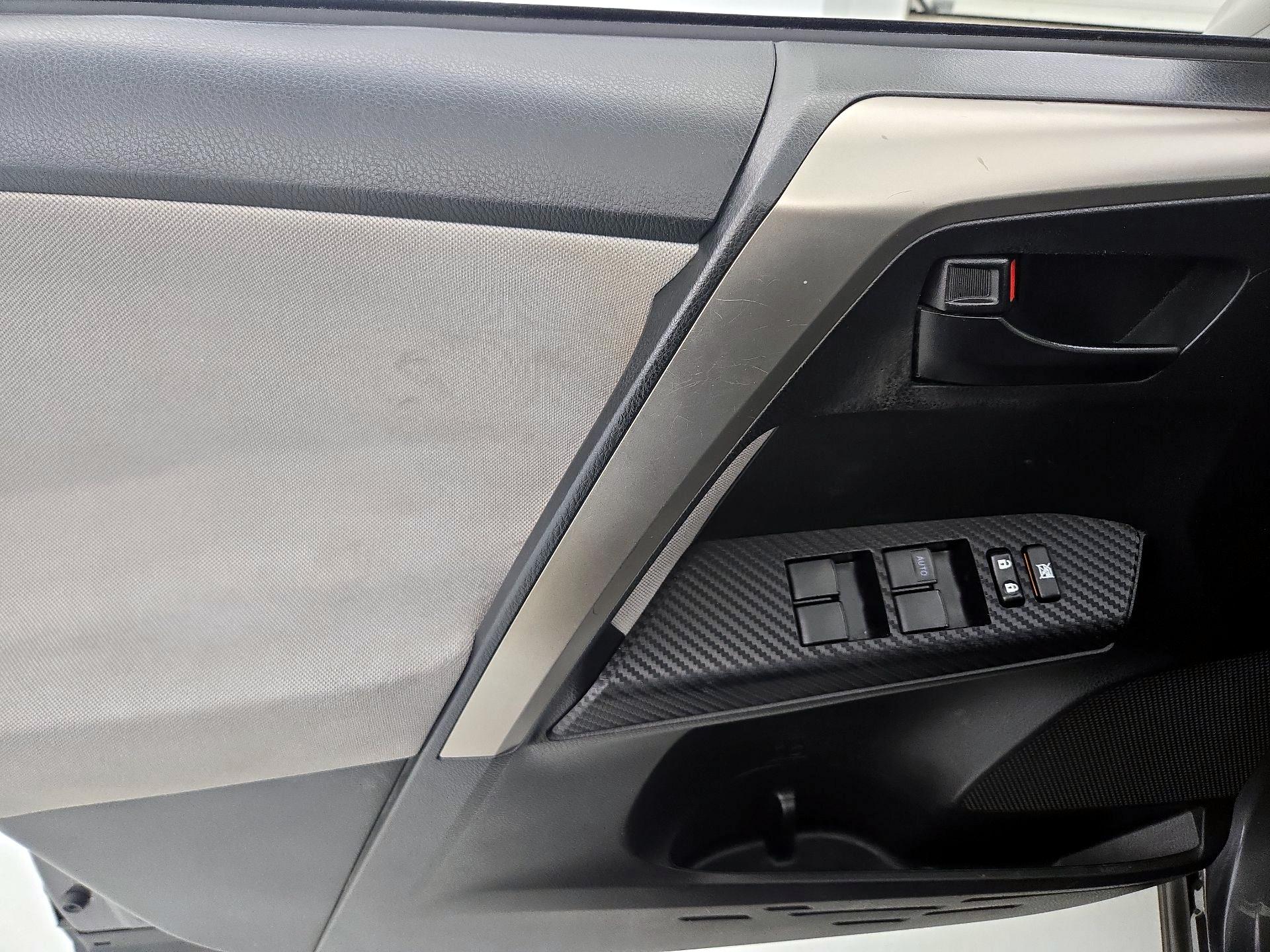 Thumbnail: 2015 Toyota RAV4 - 12