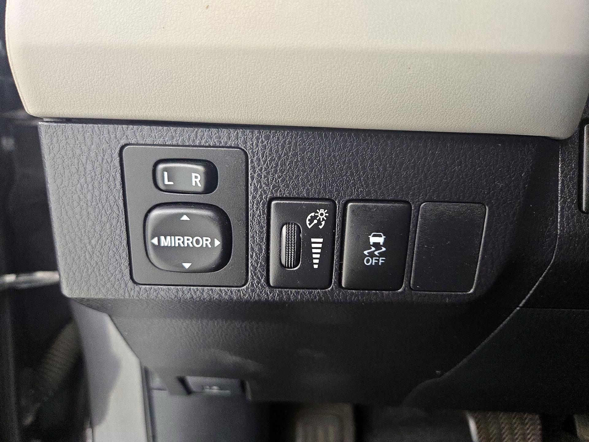 Thumbnail: 2015 Toyota RAV4 - 13