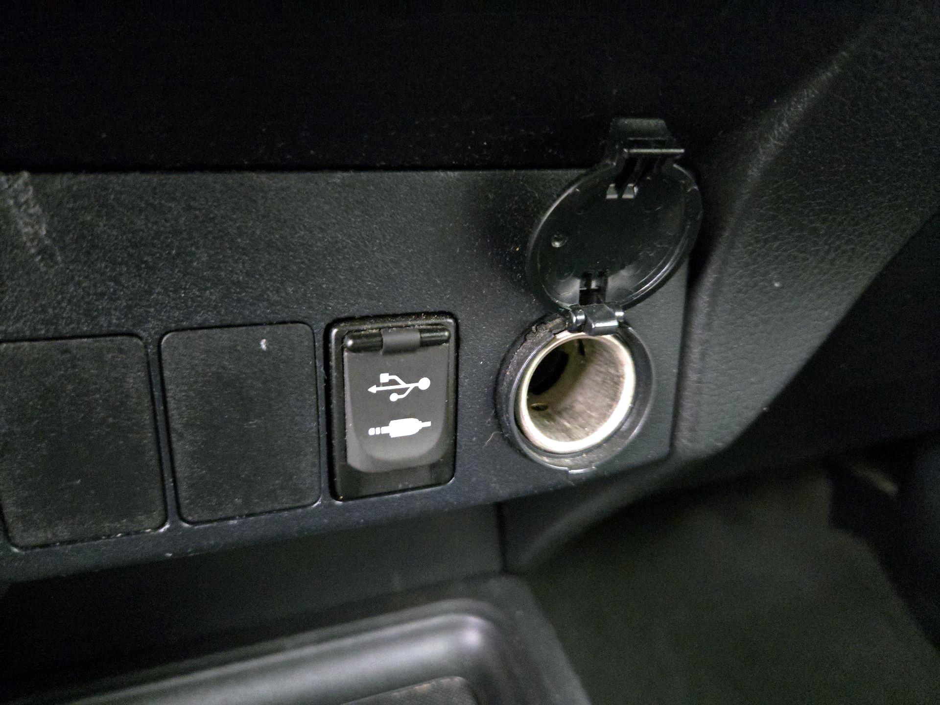 Thumbnail: 2015 Toyota RAV4 - 18