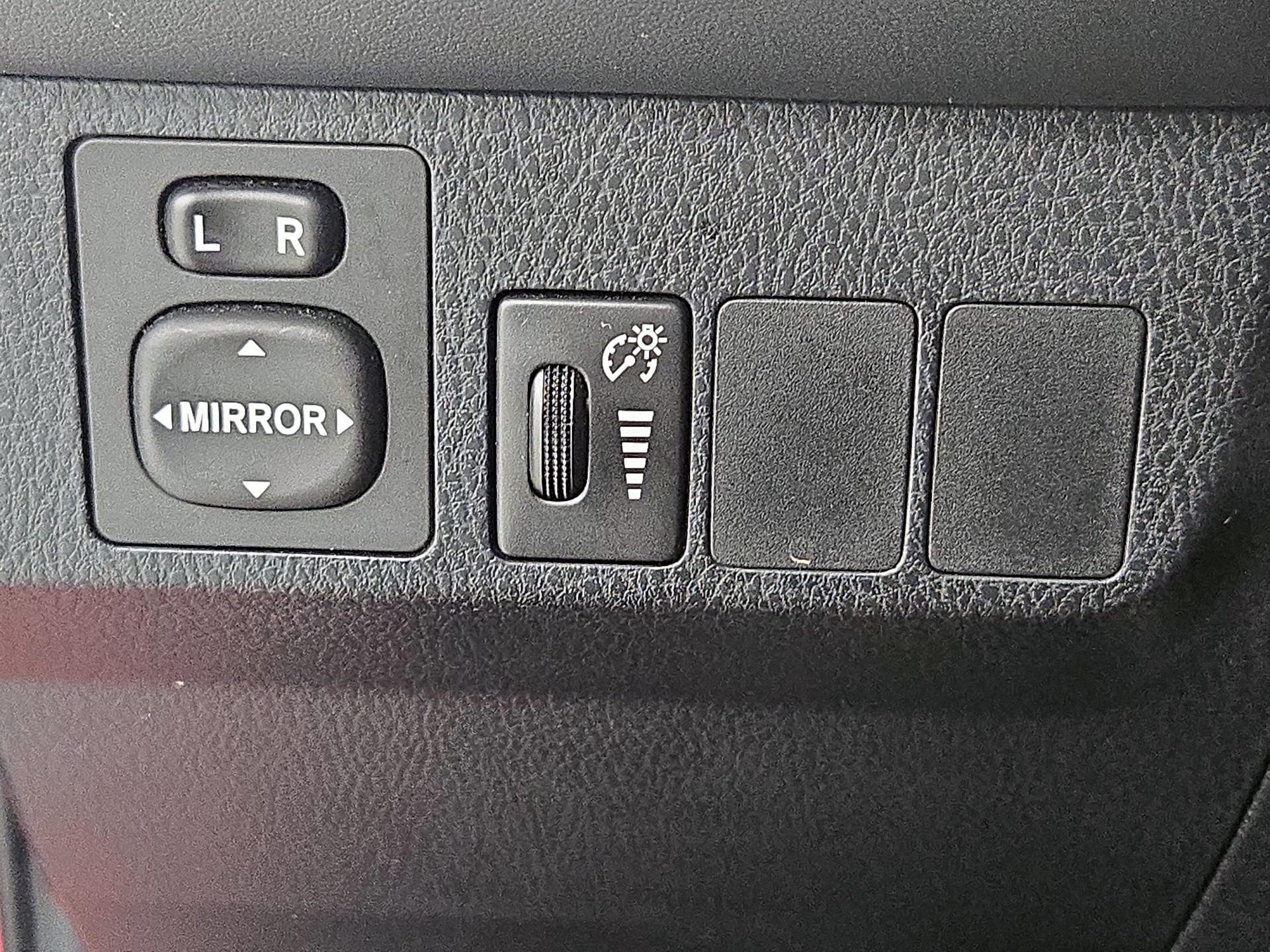 Thumbnail: 2016 Toyota RAV4 - 13