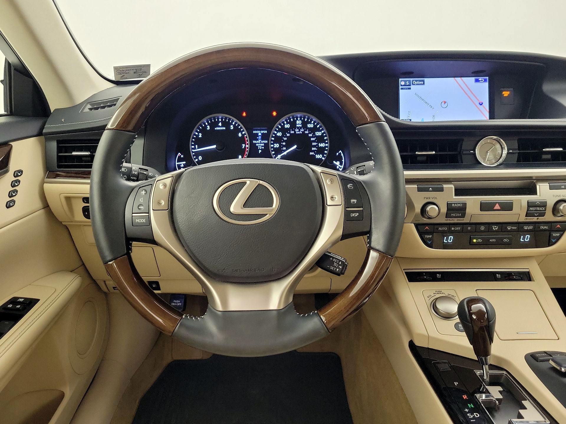 Thumbnail: 2015 Lexus ES - 10