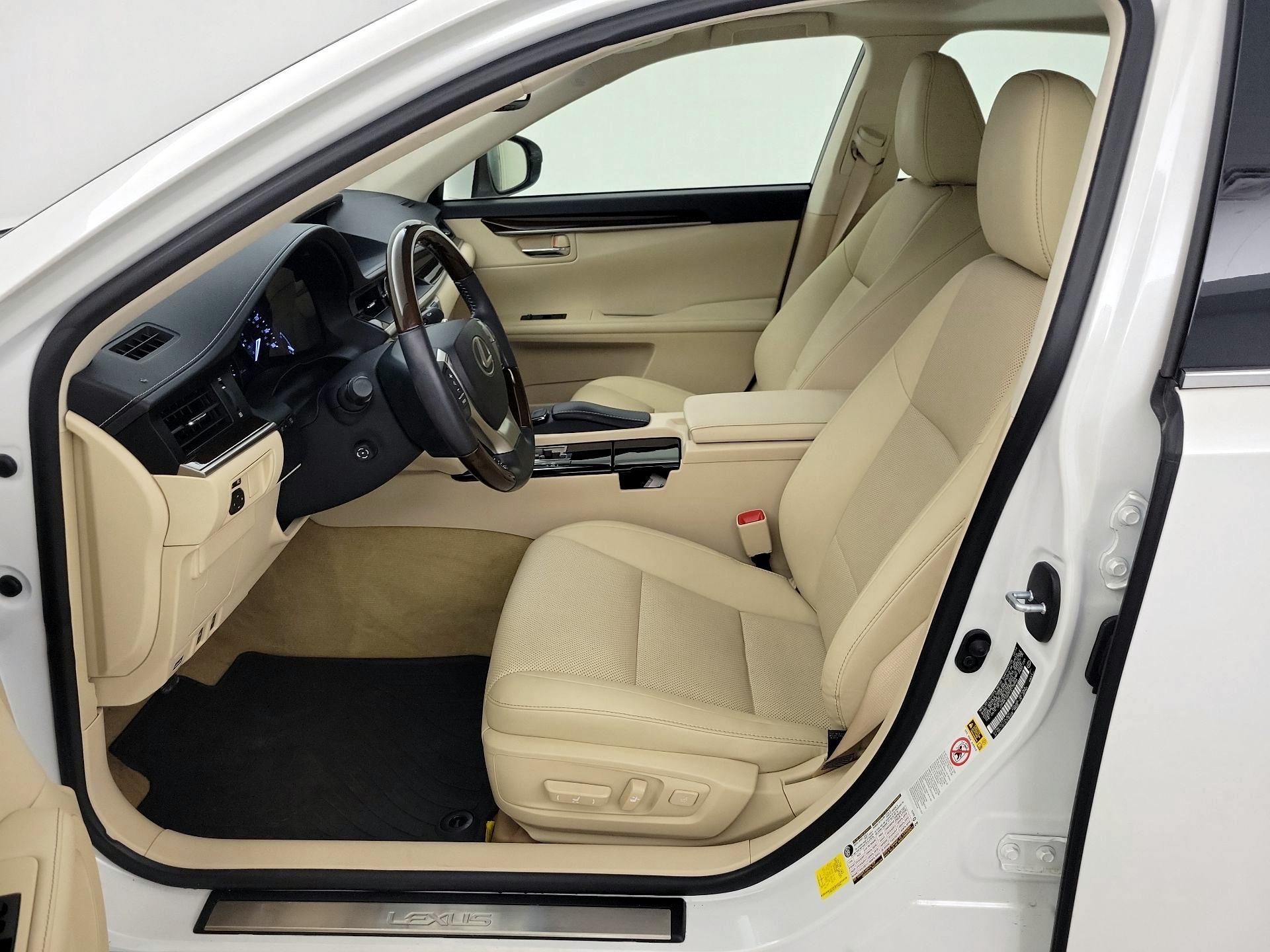 Thumbnail: 2015 Lexus ES - 11