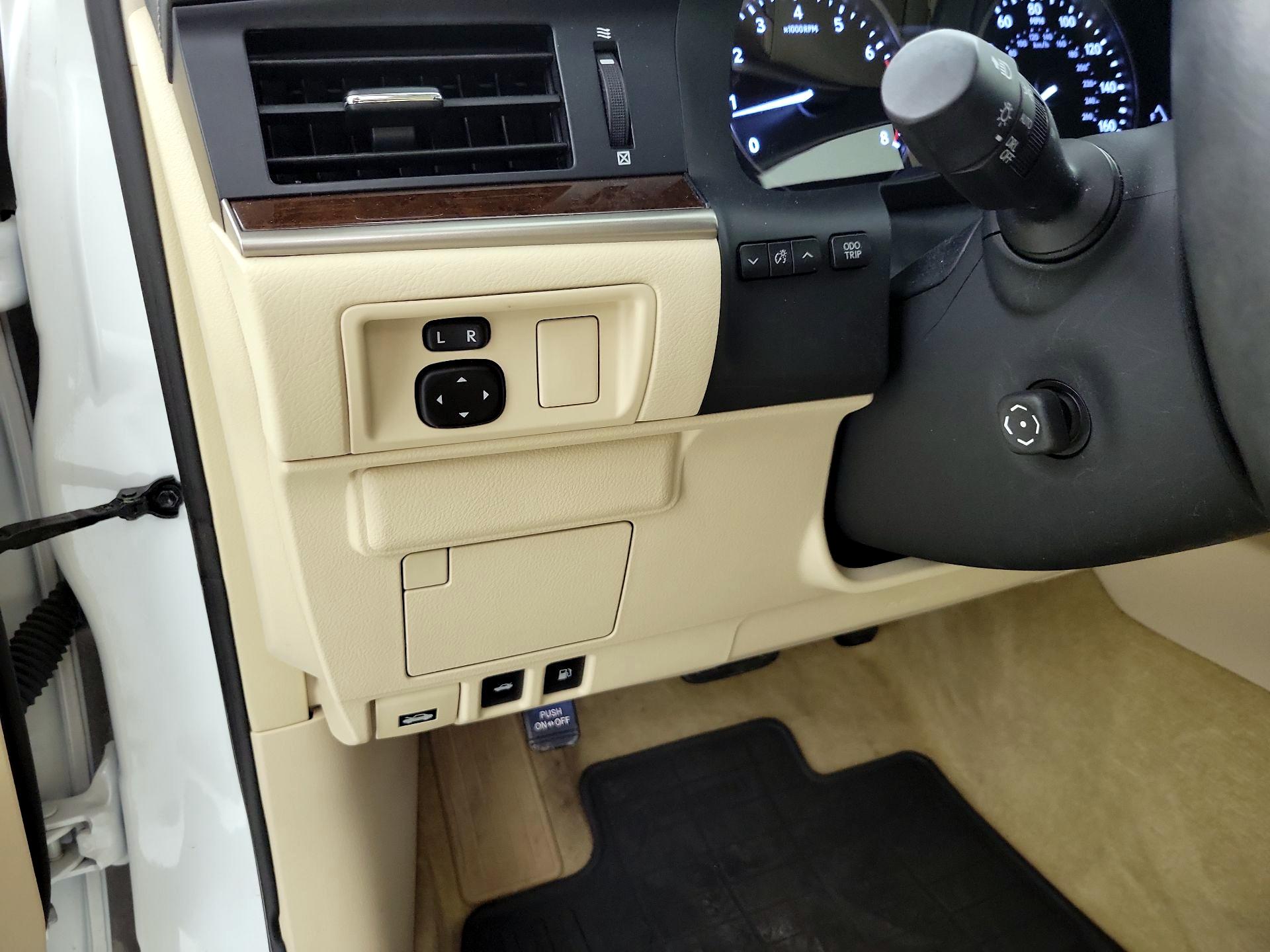 Thumbnail: 2015 Lexus ES - 13