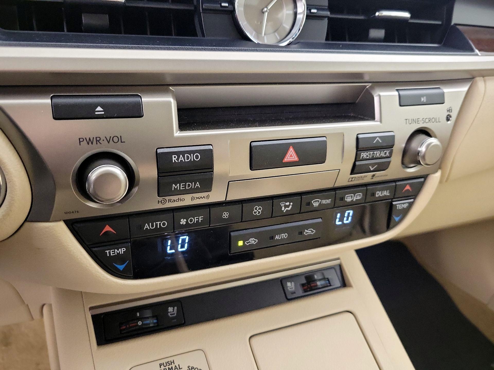 Thumbnail: 2015 Lexus ES - 17