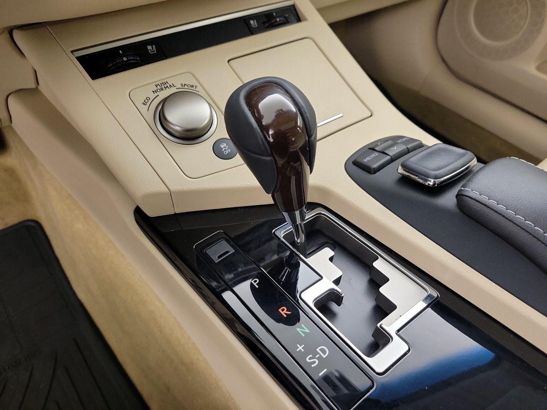 Thumbnail: 2015 Lexus ES - 18