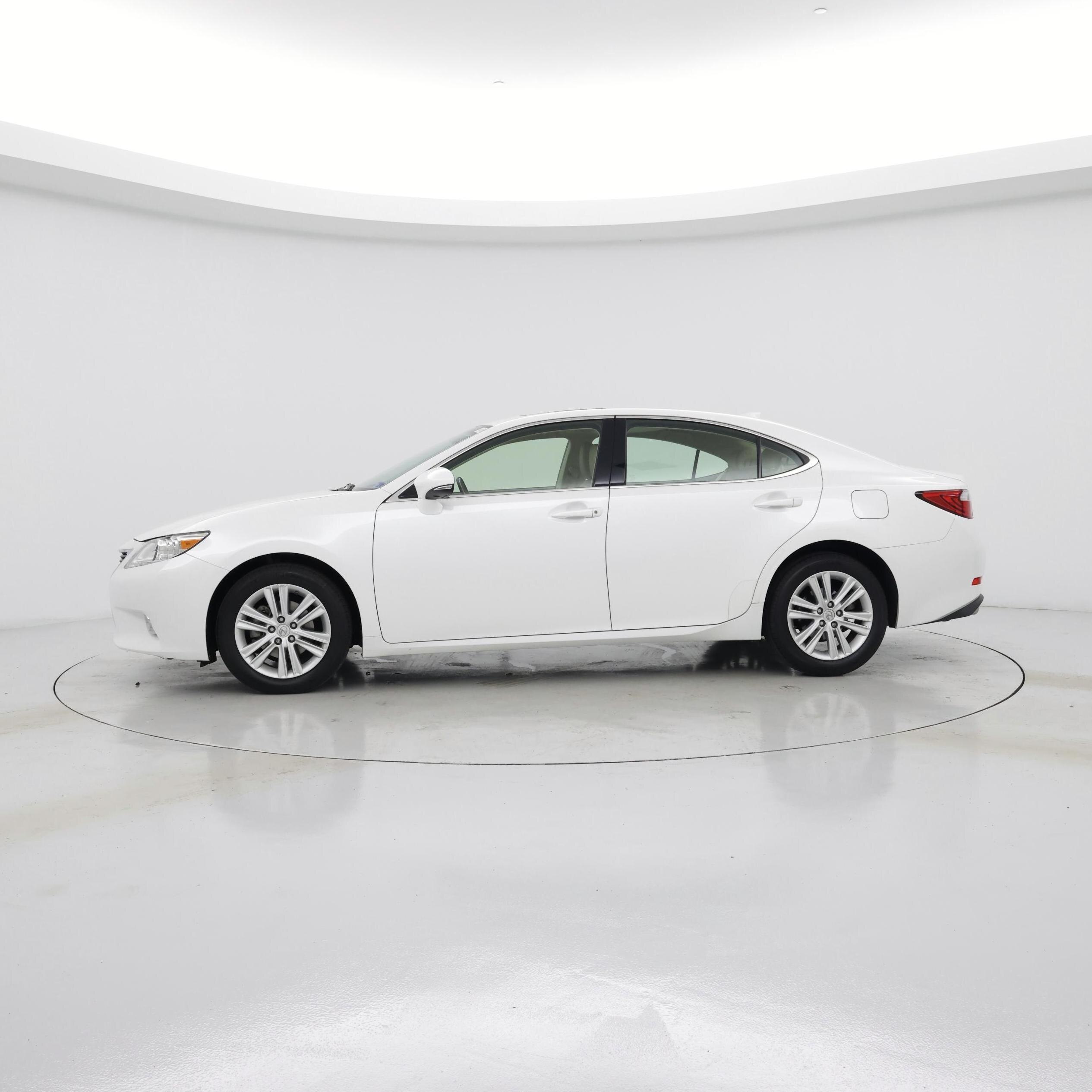 Thumbnail: 2015 Lexus ES - 3
