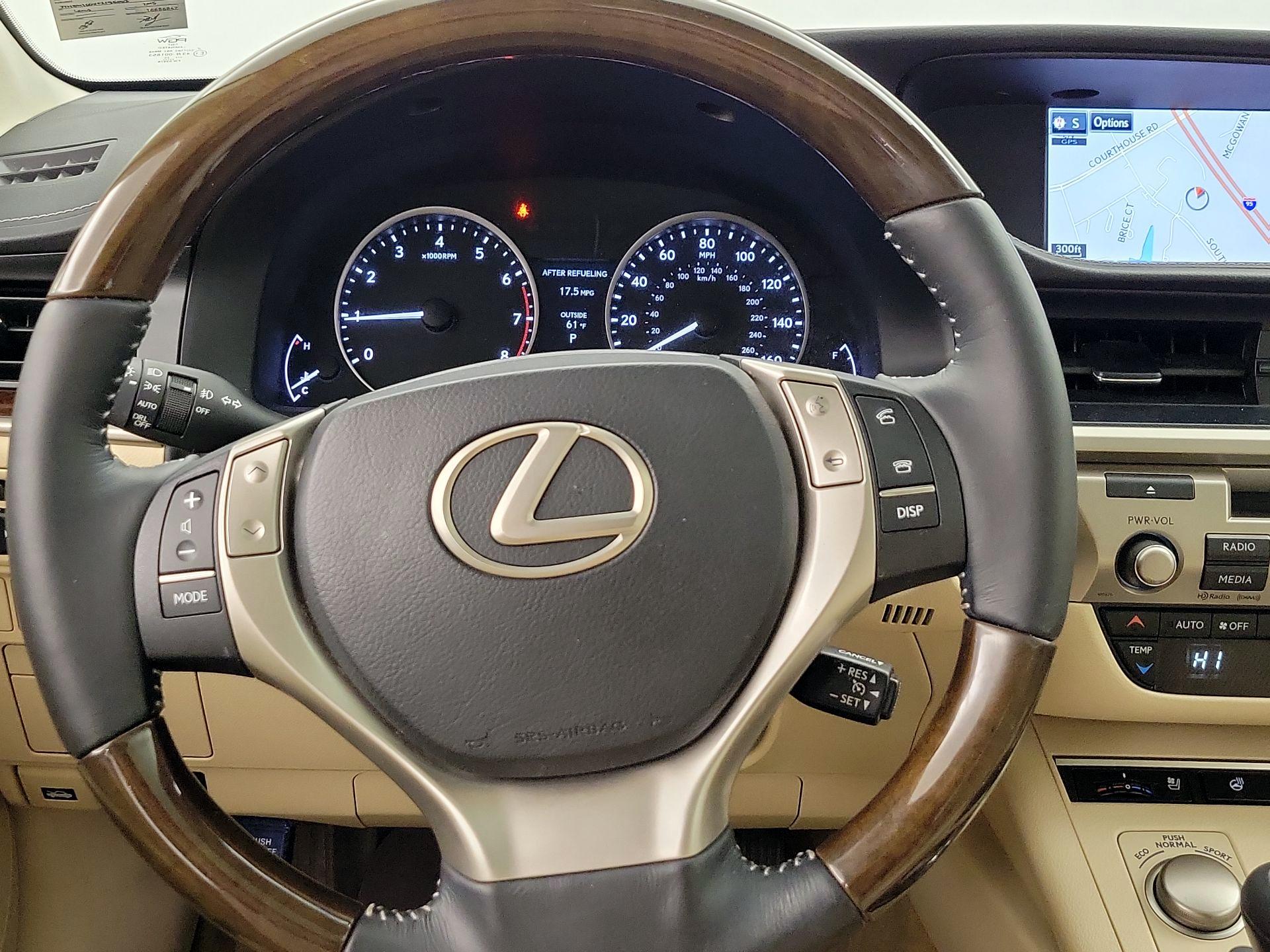 Thumbnail: 2015 Lexus ES - 10