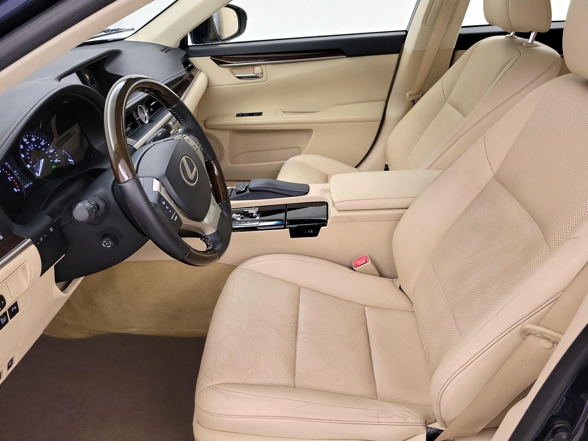 Thumbnail: 2015 Lexus ES - 11