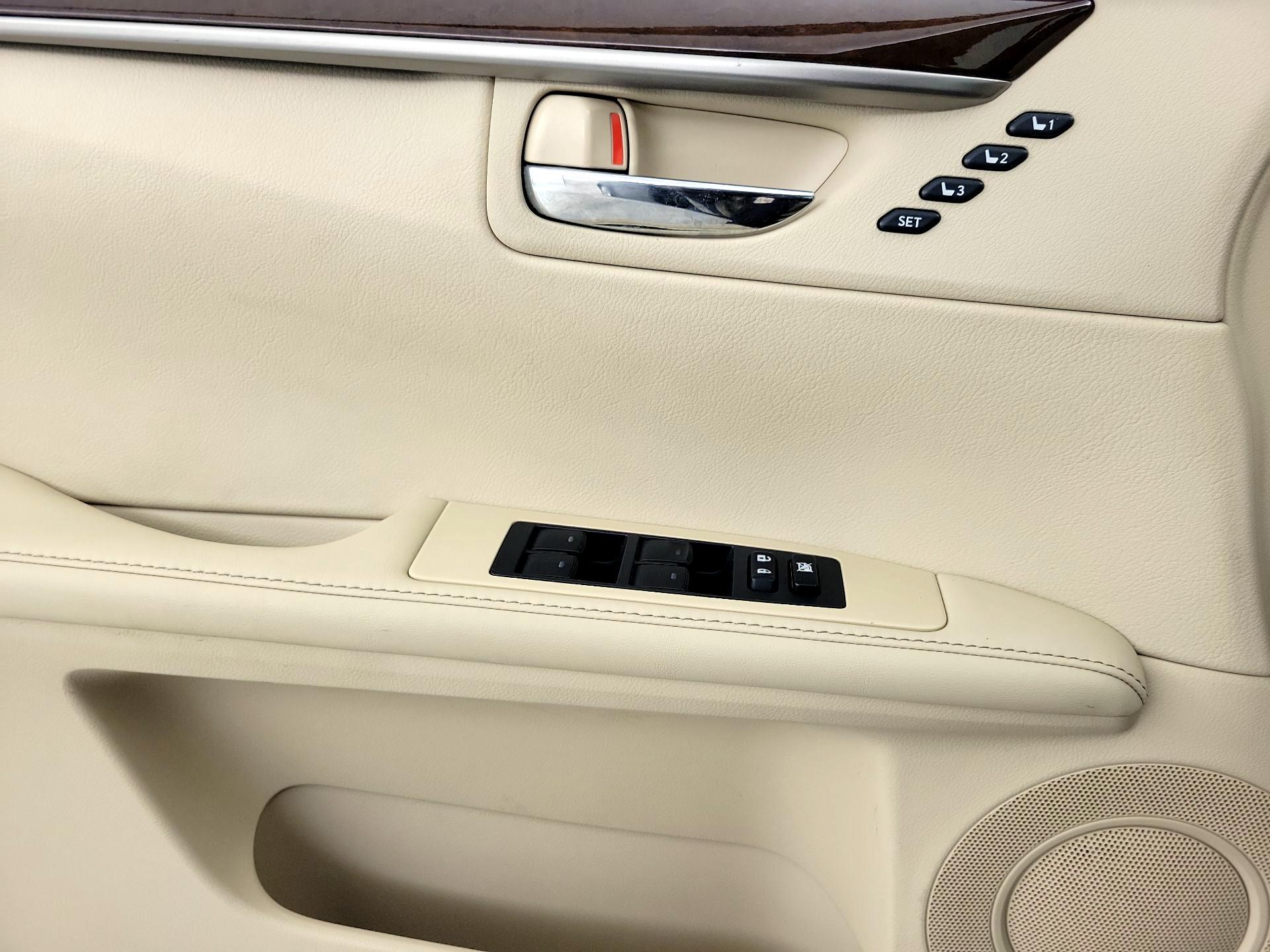 Thumbnail: 2015 Lexus ES - 12