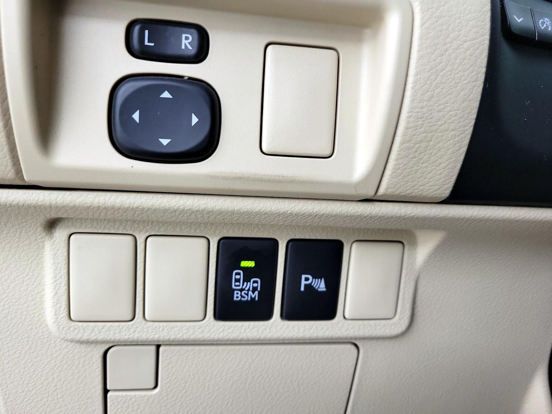 Thumbnail: 2015 Lexus ES - 13