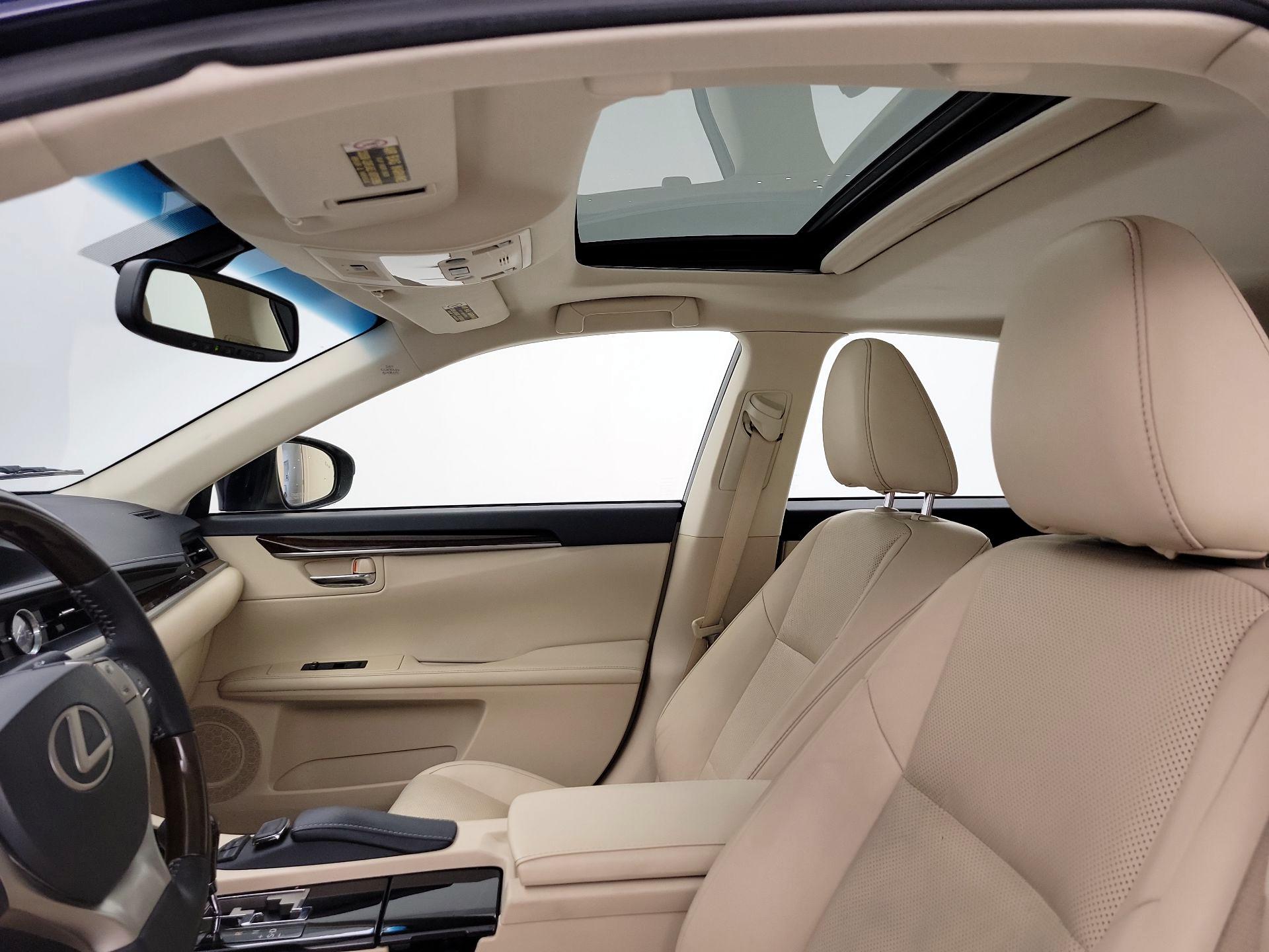 Thumbnail: 2015 Lexus ES - 19