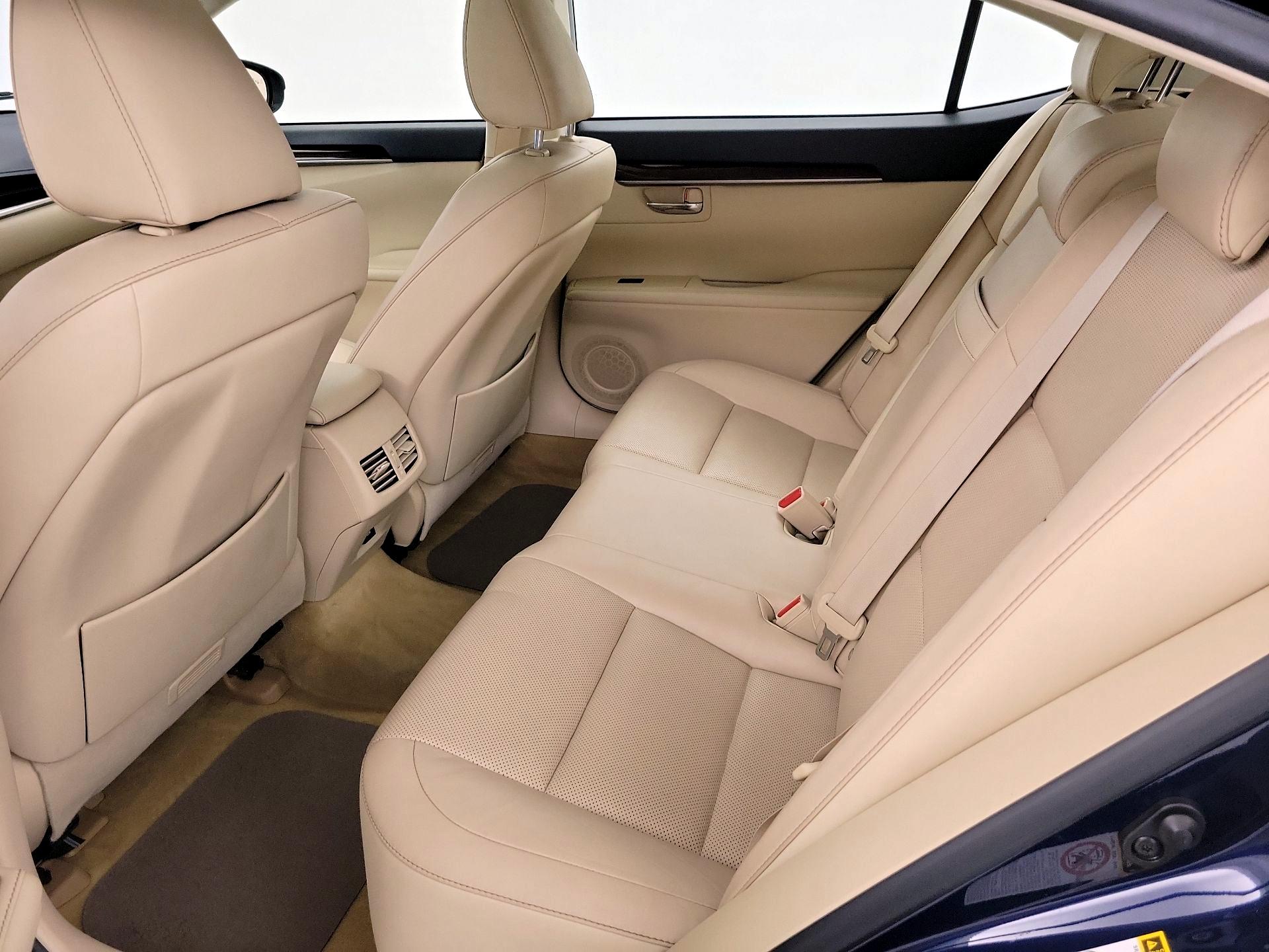 Thumbnail: 2015 Lexus ES - 20