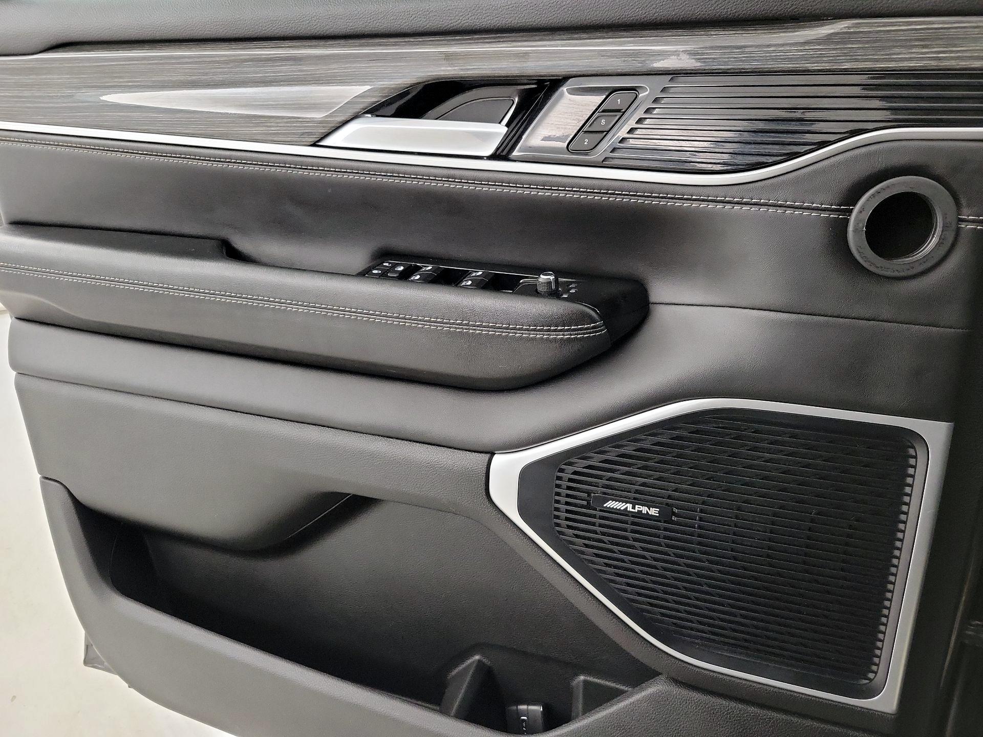 Thumbnail: 2022 Jeep Wagoneer - 12
