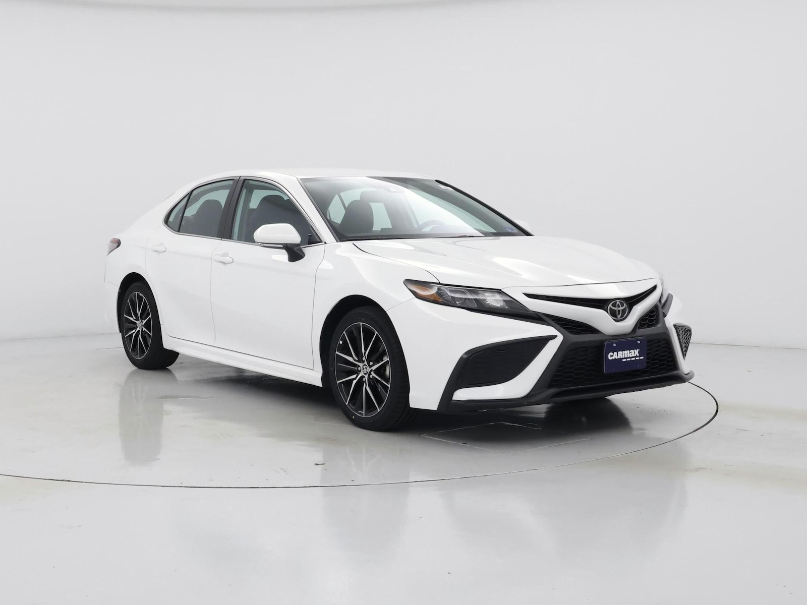 2024 Toyota Camry SE - Photo 2