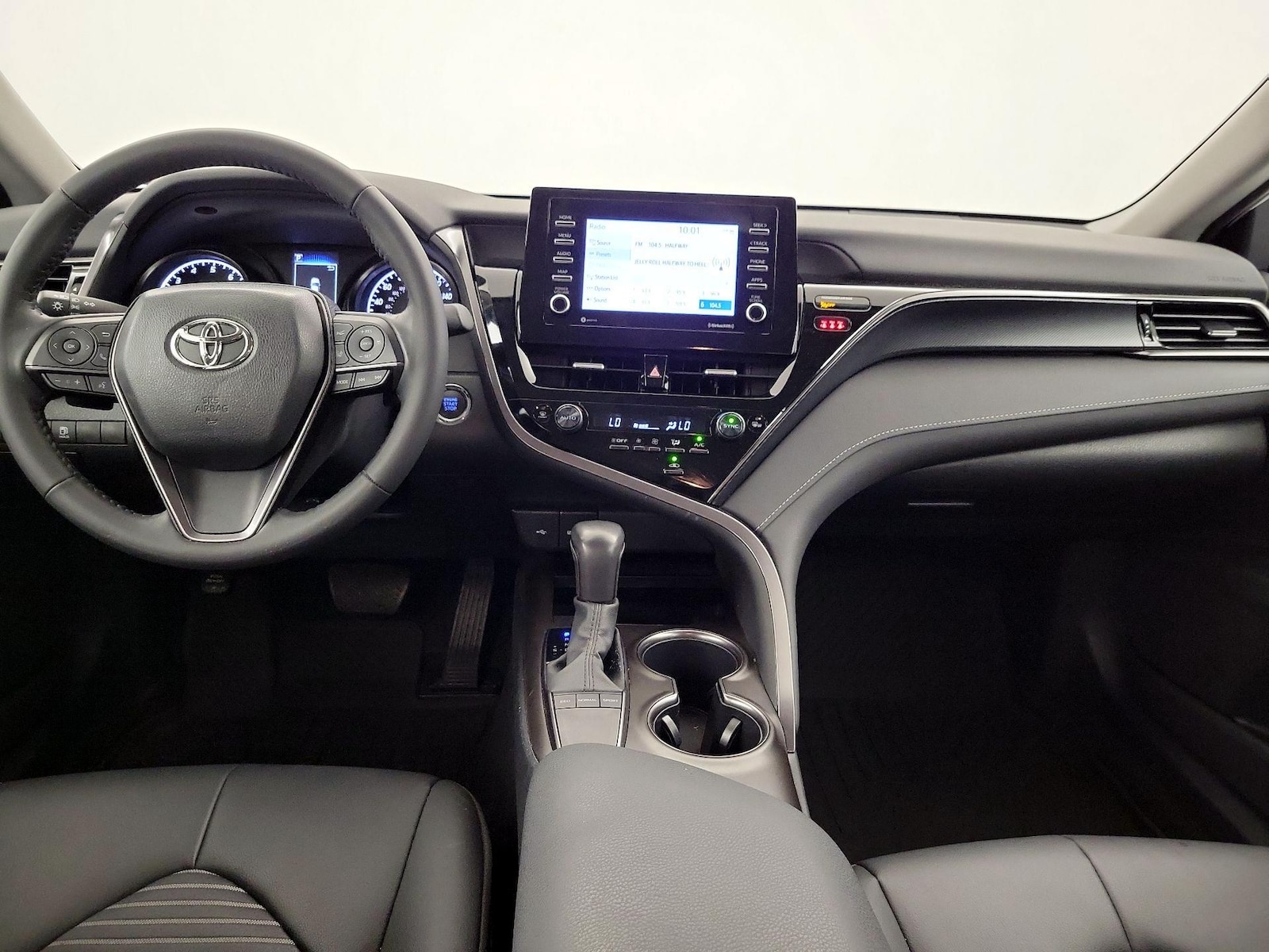 2024 Toyota Camry SE - Photo 10