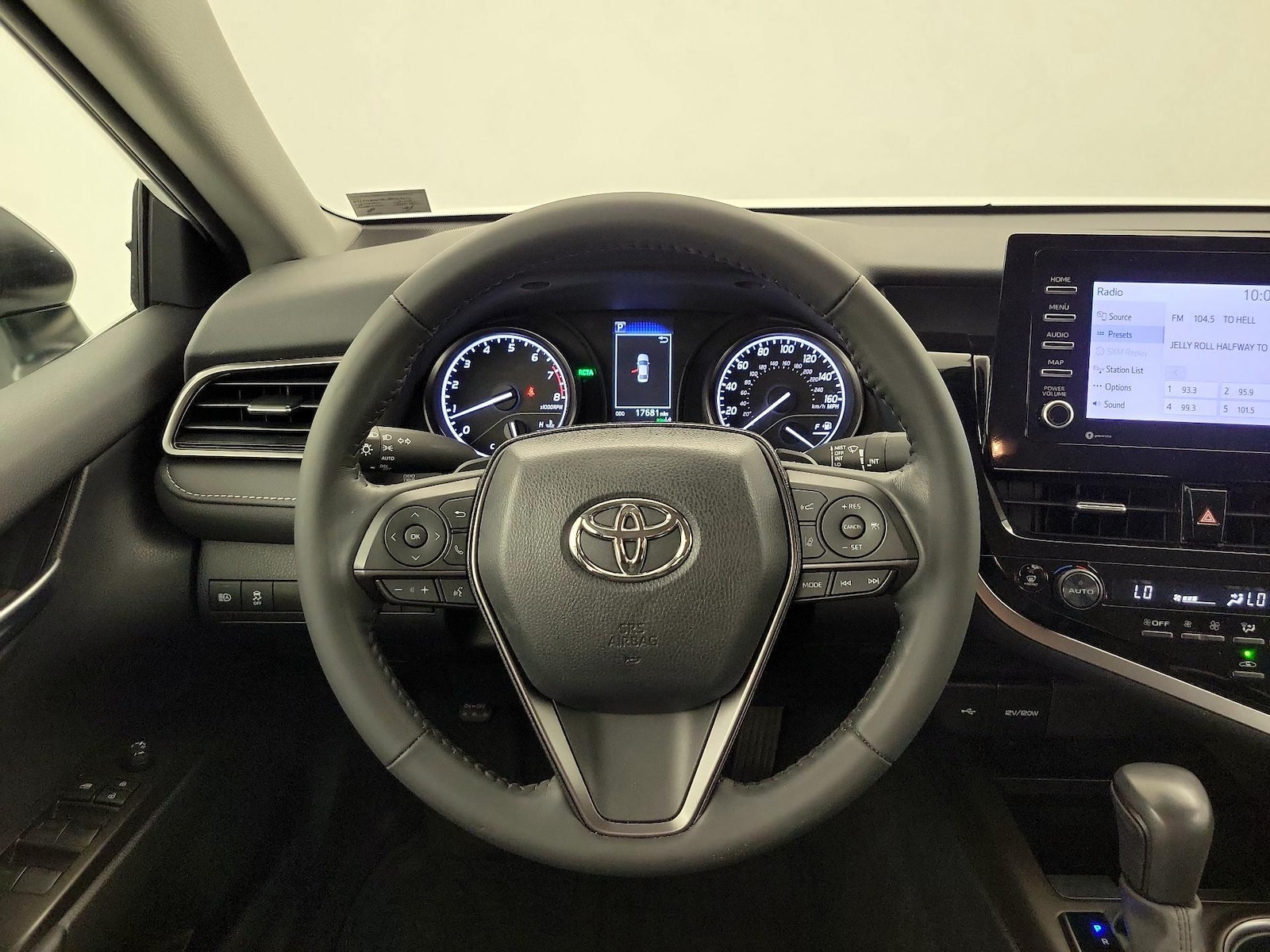2024 Toyota Camry SE - Photo 11