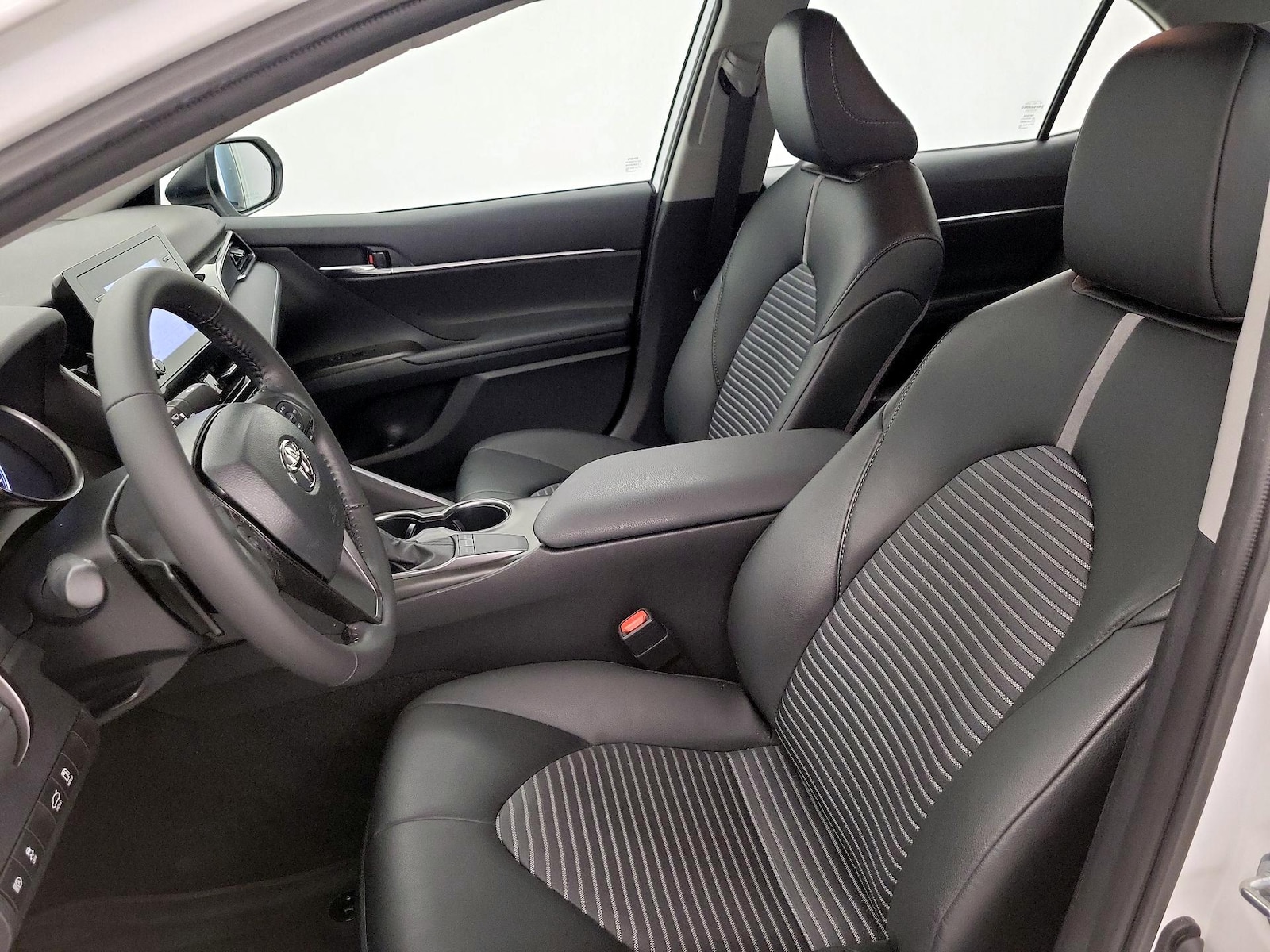 2024 Toyota Camry SE - Photo 12