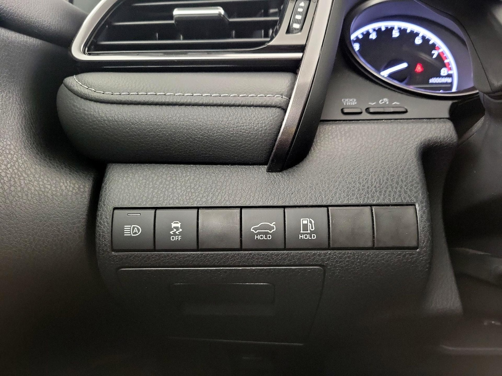 2024 Toyota Camry SE - Photo 14