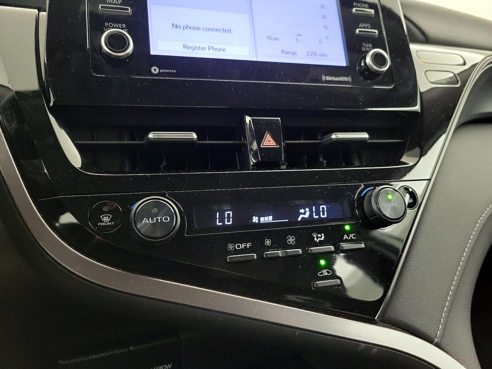 2024 Toyota Camry SE - Photo 17