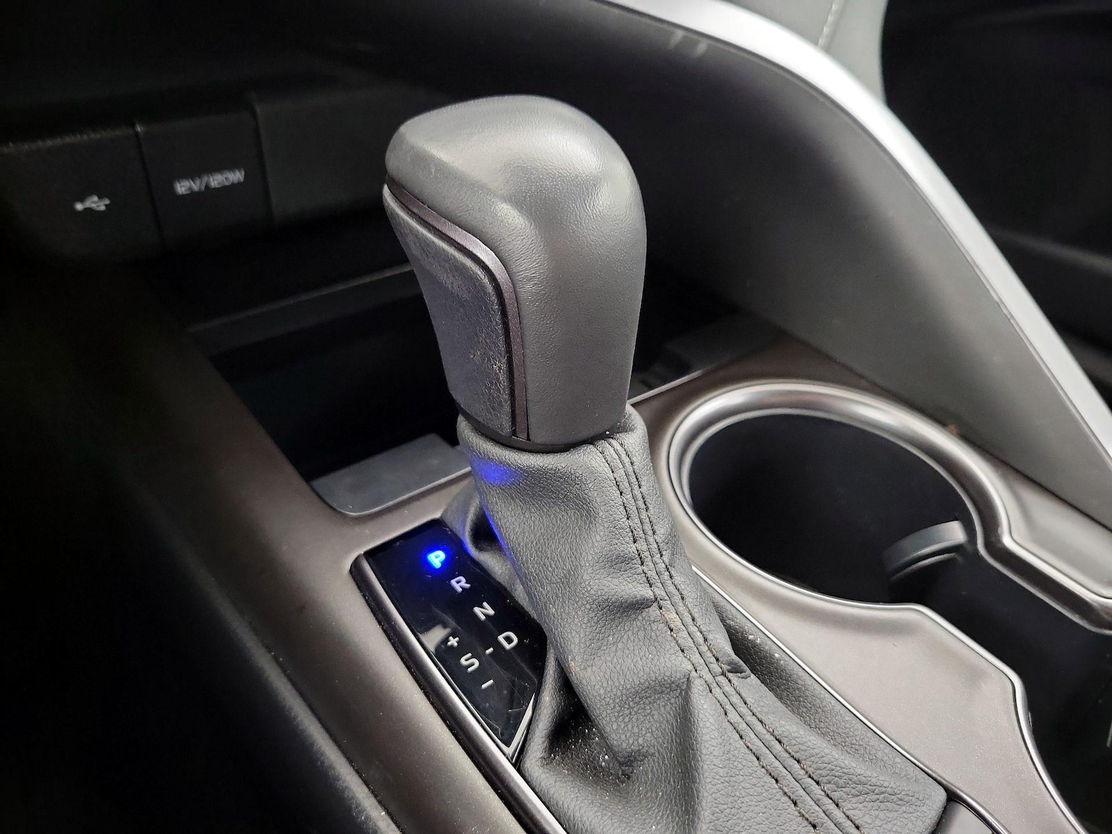 2024 Toyota Camry SE - Photo 18