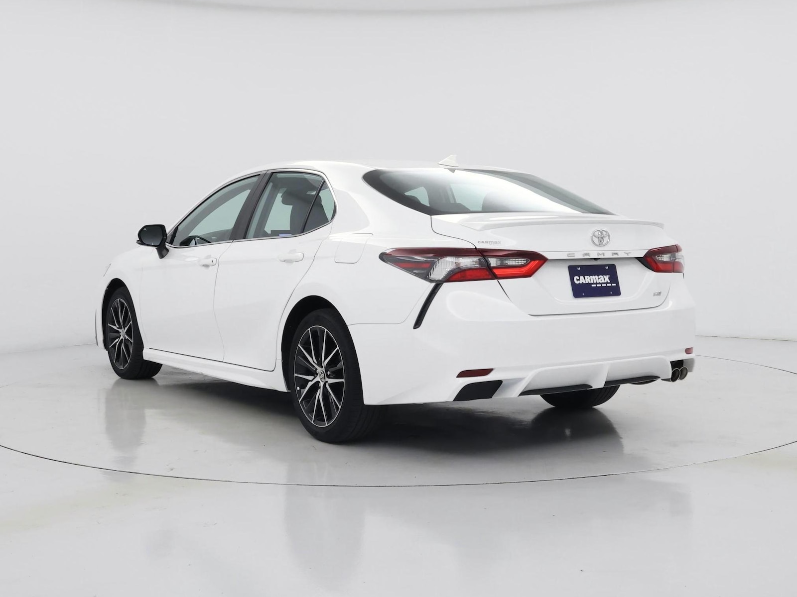 2024 Toyota Camry SE - Photo 3
