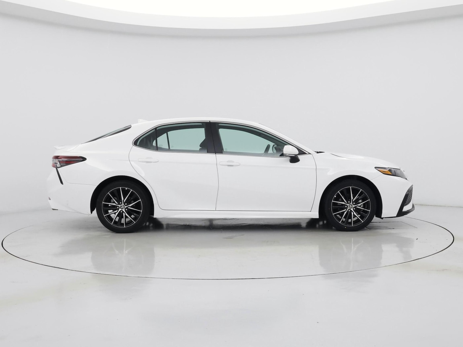 2024 Toyota Camry SE - Photo 8