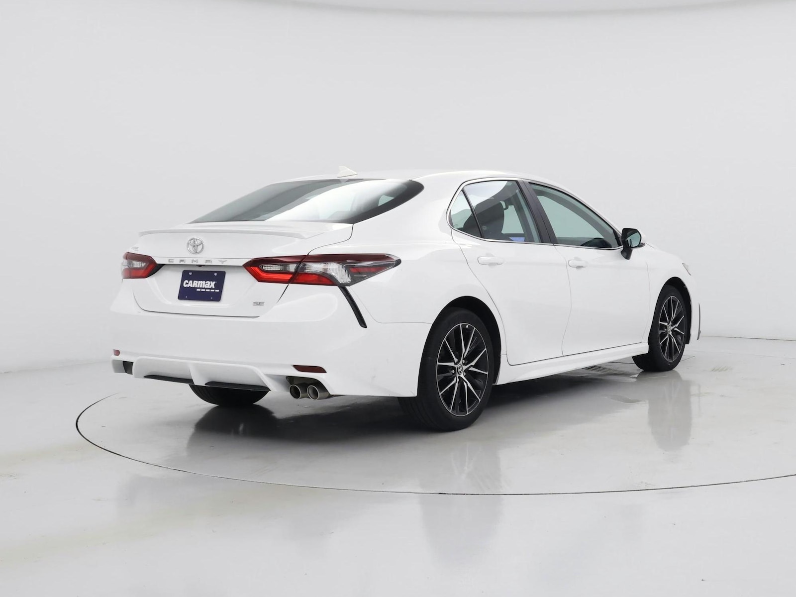 2024 Toyota Camry SE - Photo 9