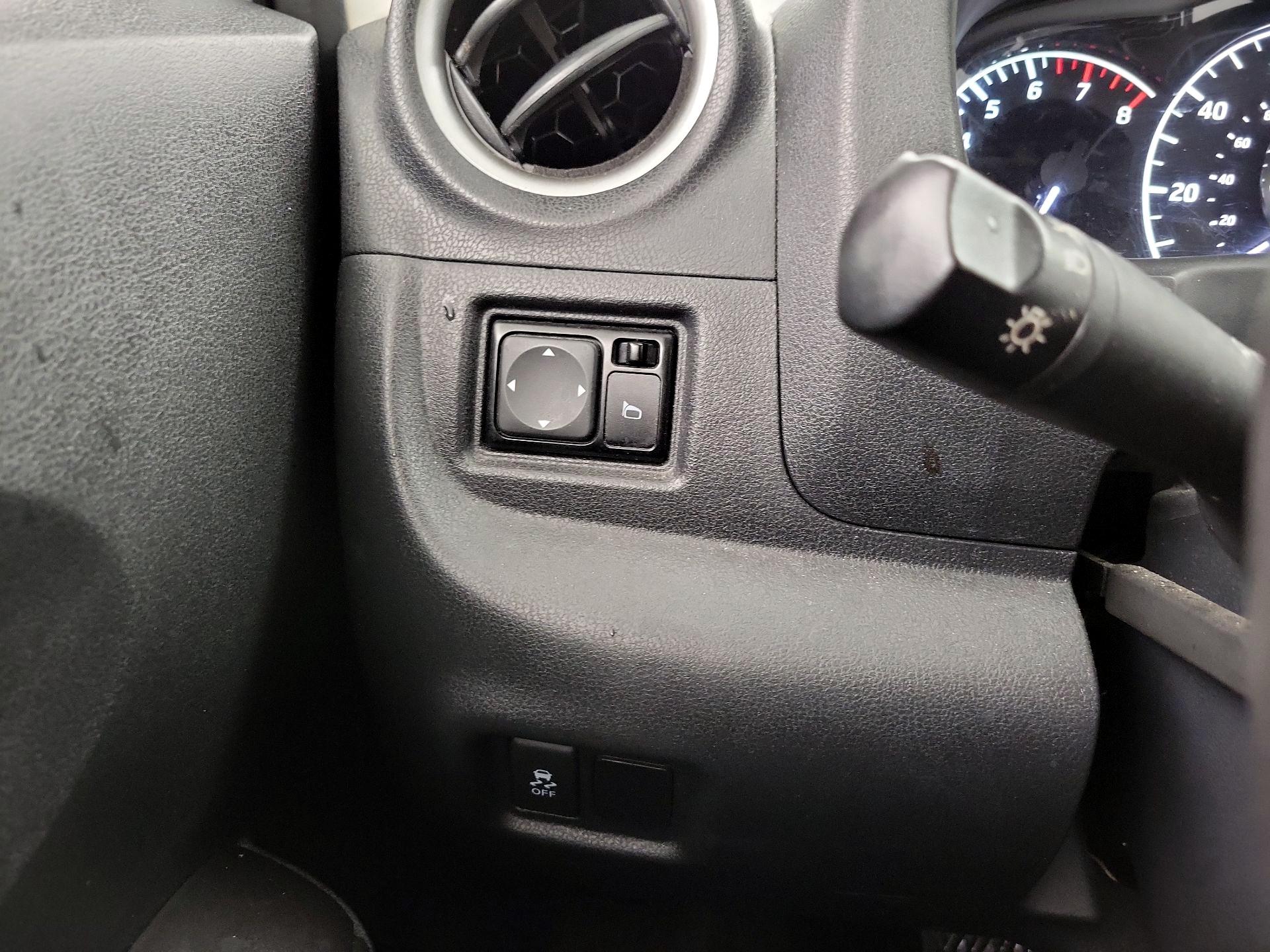 Thumbnail: 2016 Nissan Versa Note - 13