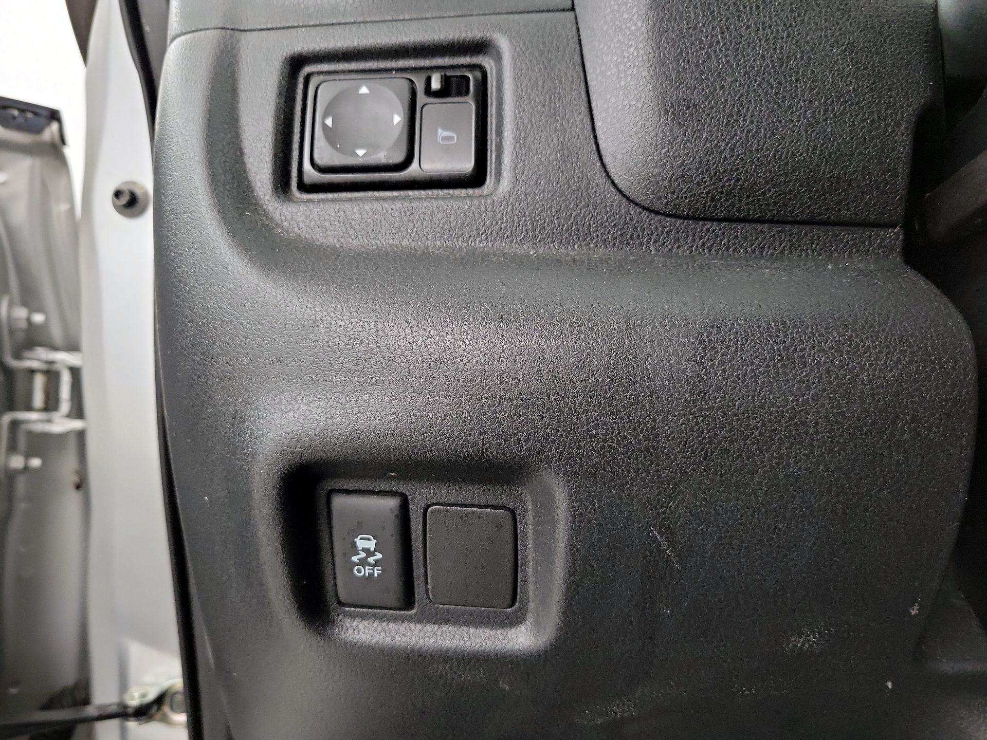 Thumbnail: 2015 Nissan Versa Note - 13