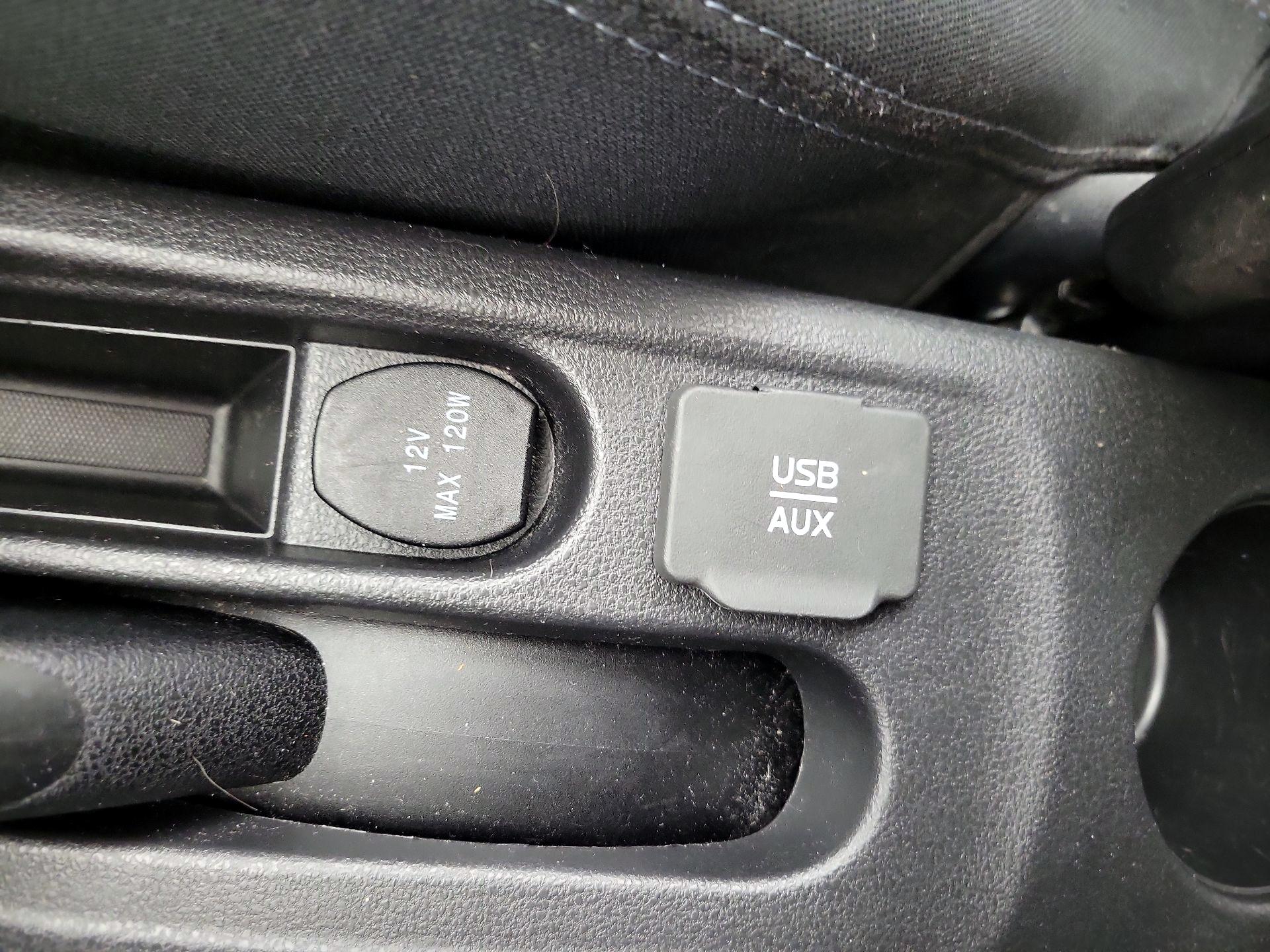 Thumbnail: 2015 Nissan Versa Note - 18