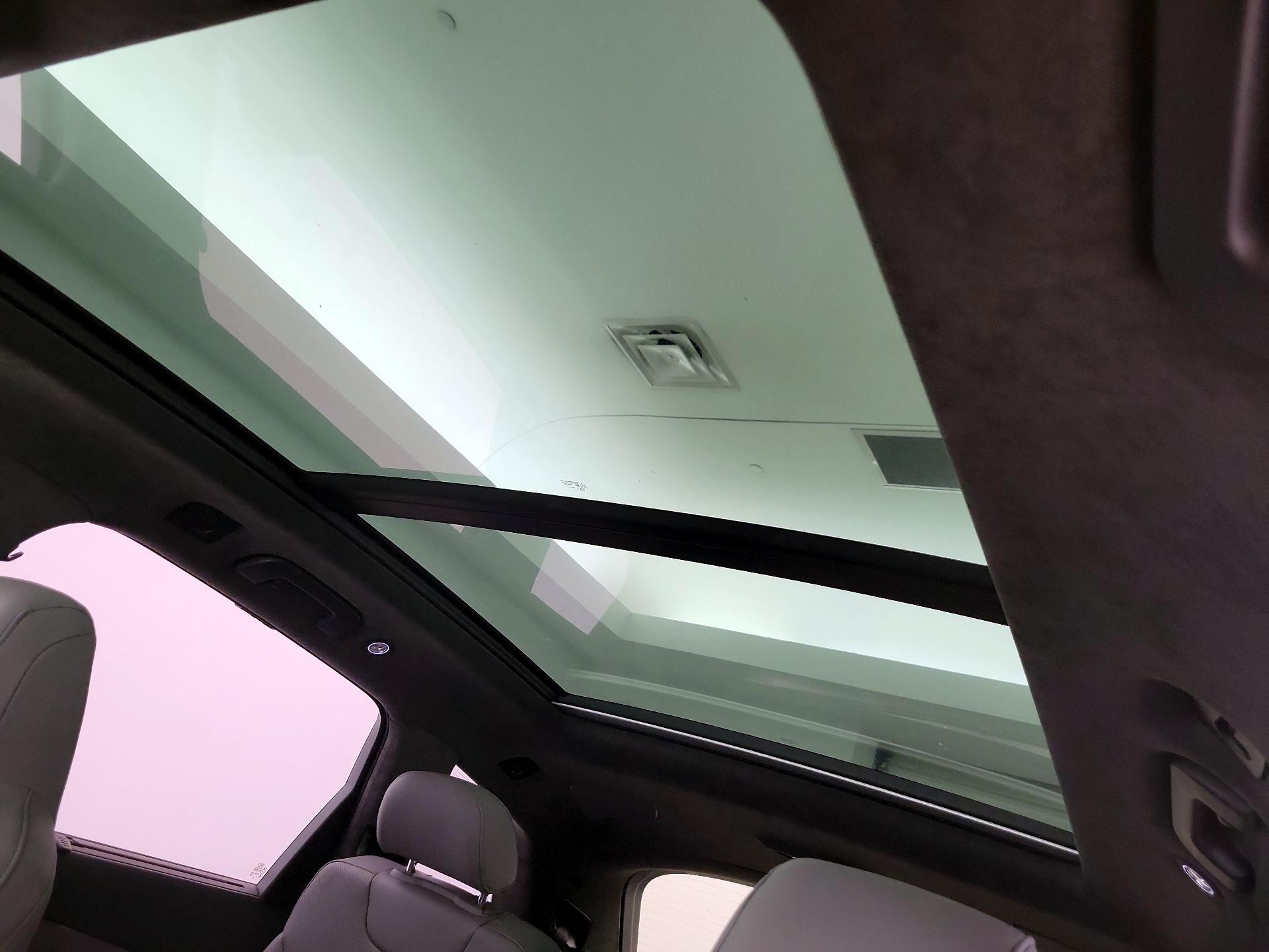Thumbnail: 2022 Audi SQ7 - 20