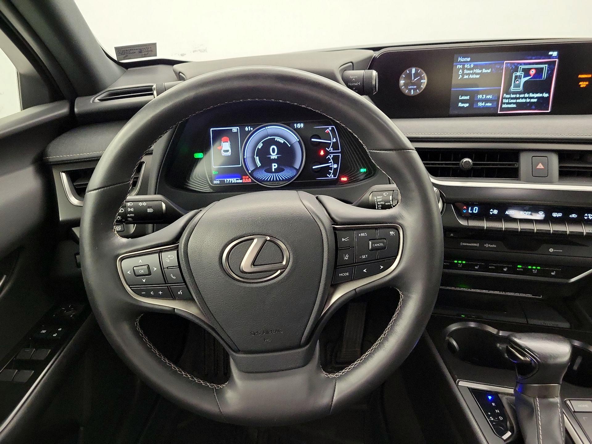 Thumbnail: 2021 Lexus UX - 10