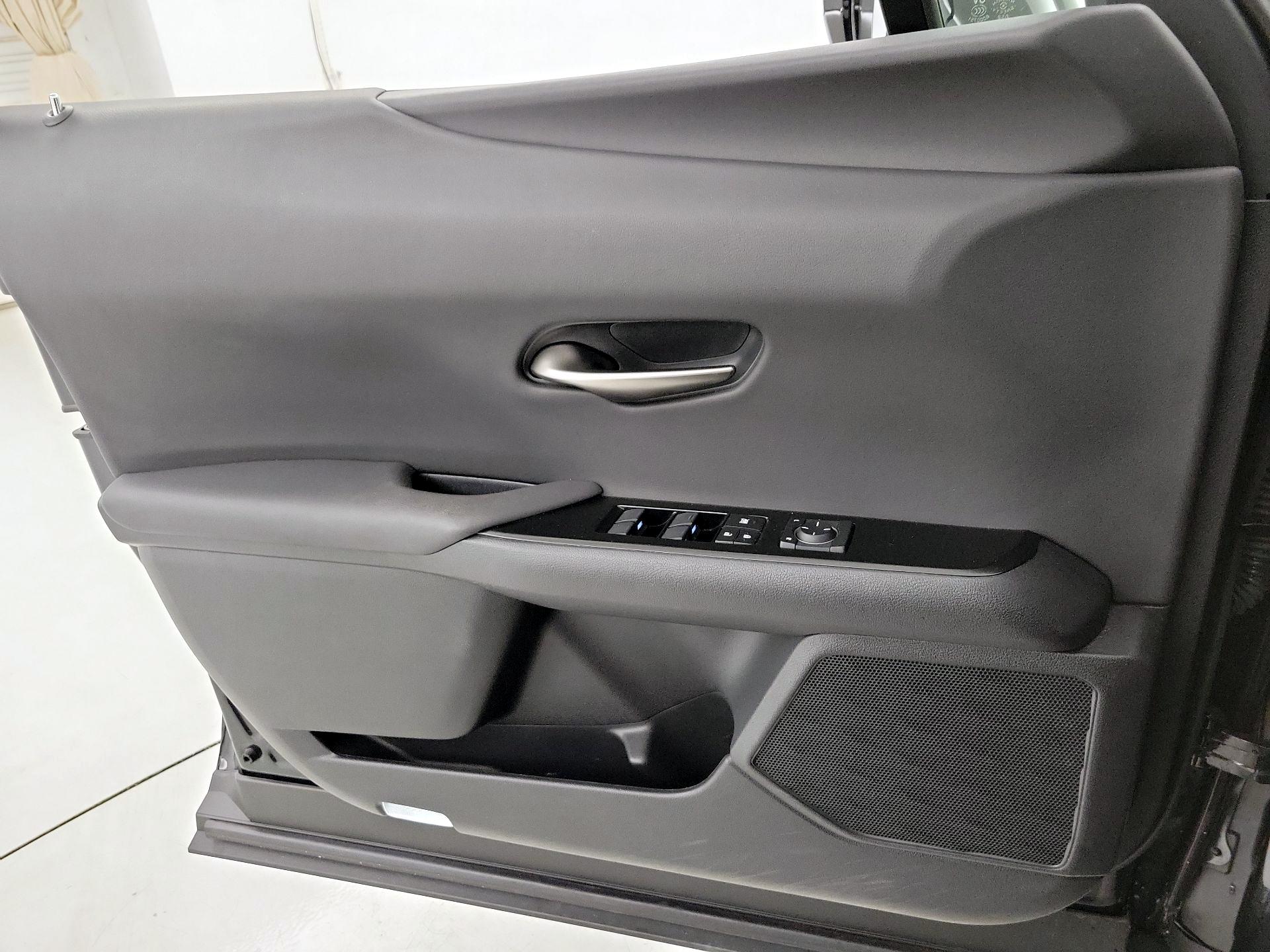 Thumbnail: 2021 Lexus UX - 12