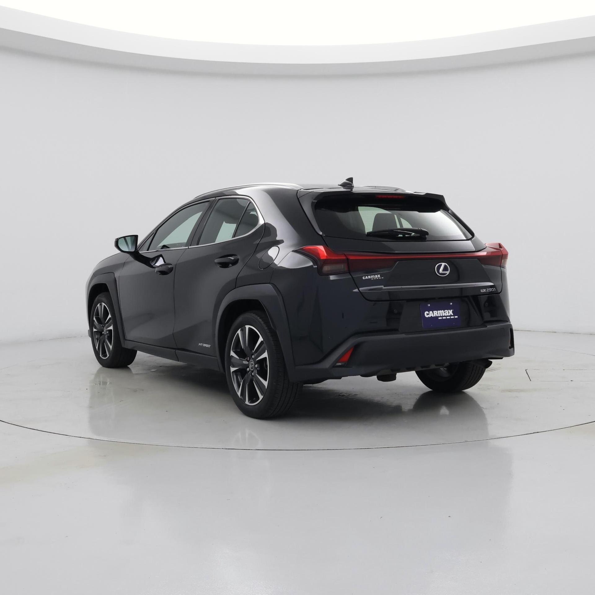 Thumbnail: 2021 Lexus UX - 2