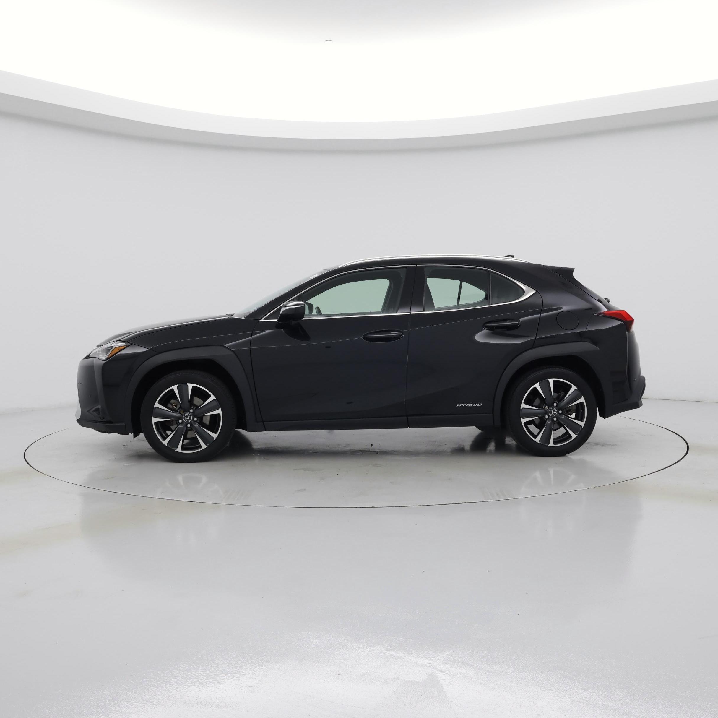 Thumbnail: 2021 Lexus UX - 3