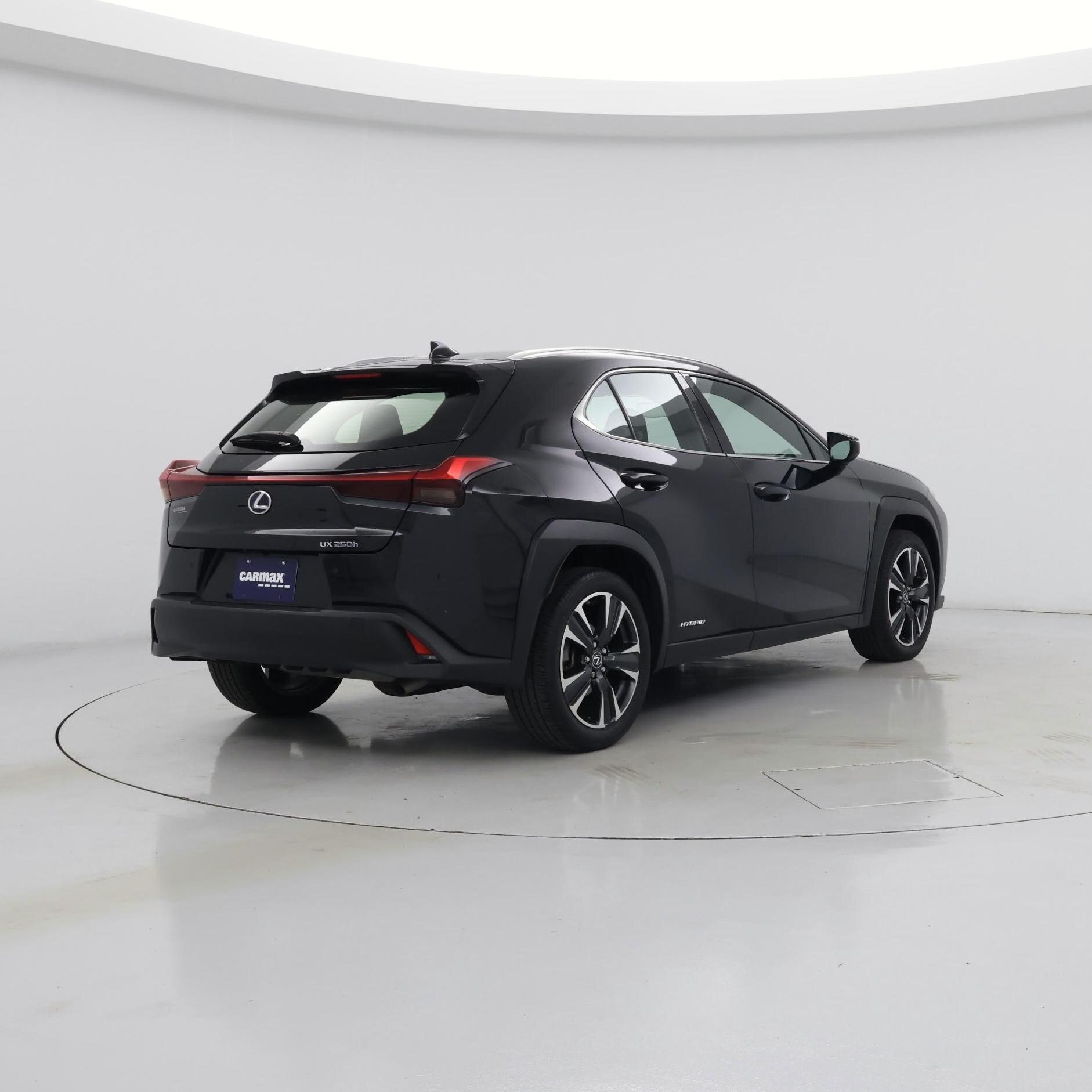 Thumbnail: 2021 Lexus UX - 8