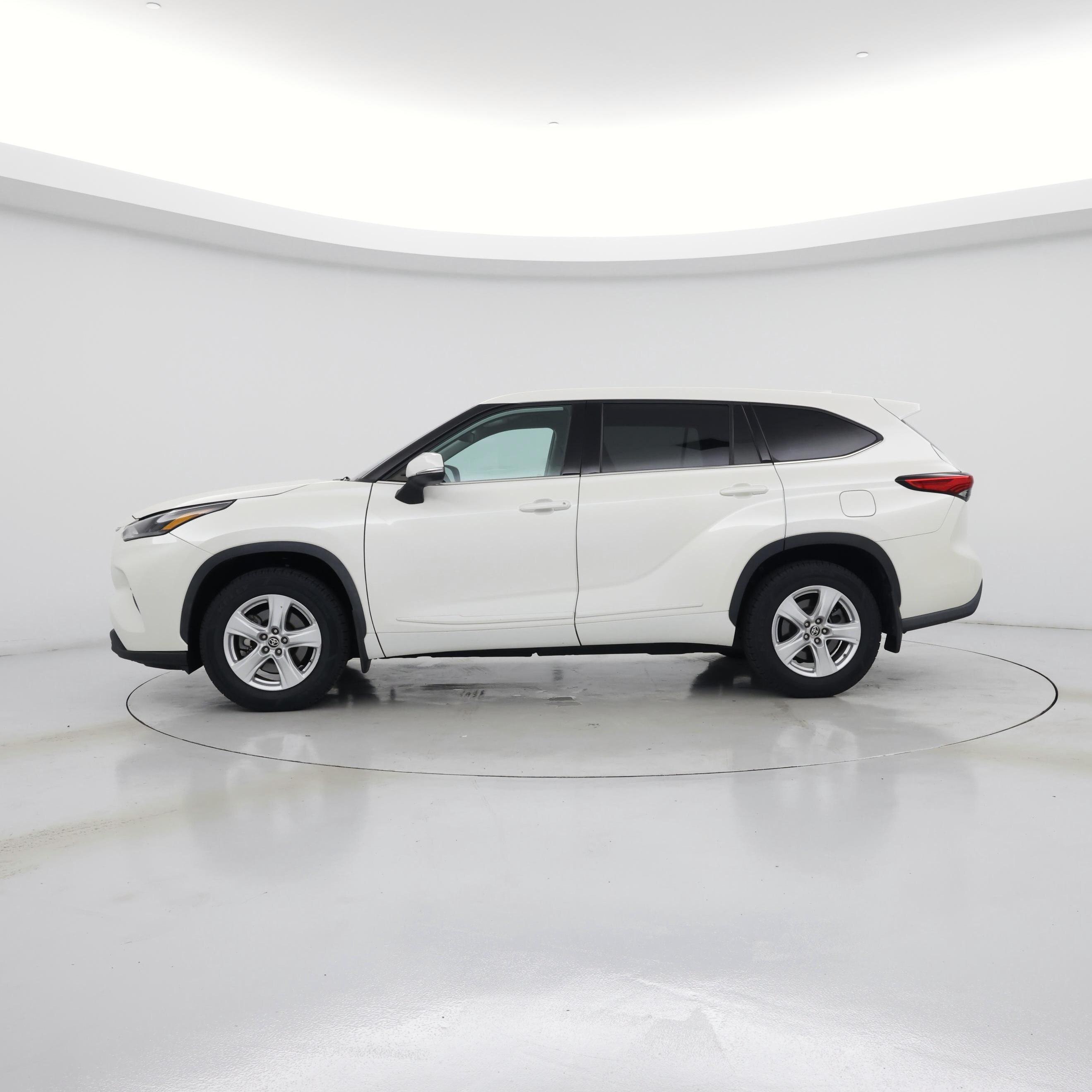 Thumbnail: 2021 Toyota Highlander - 3