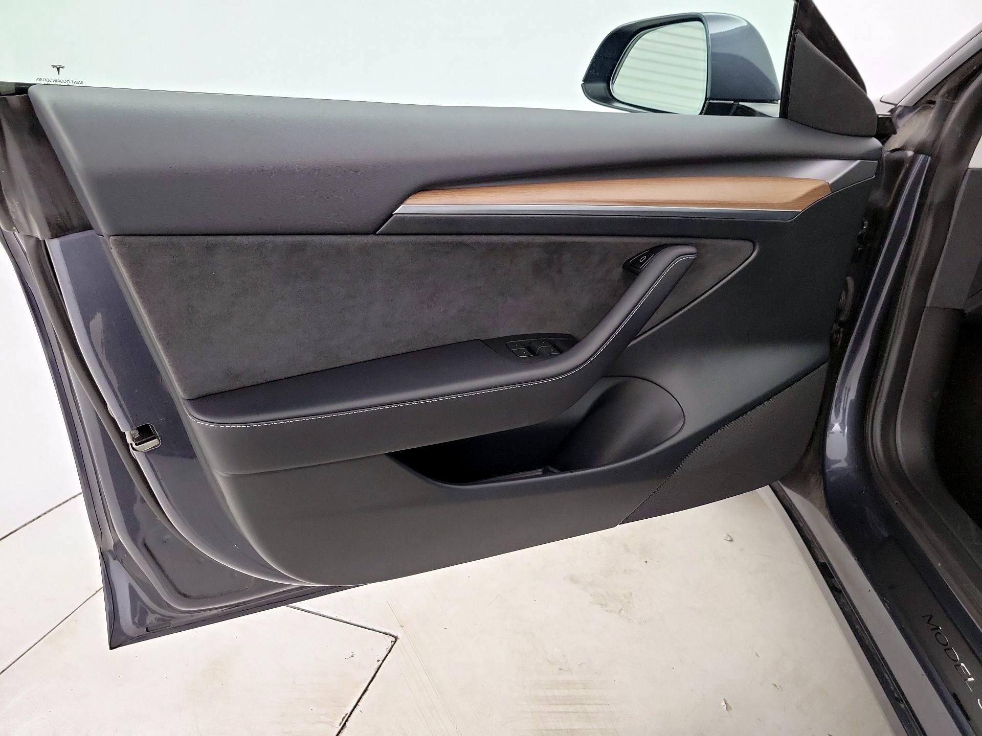 Thumbnail: 2023 Tesla Model 3 - 12