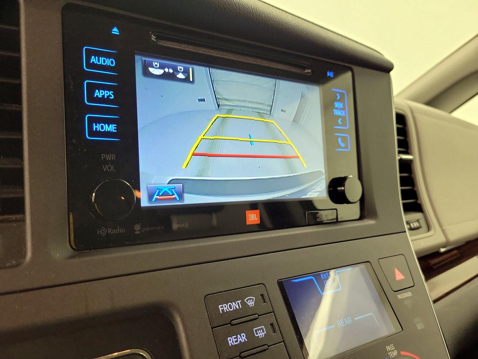 Thumbnail: 2017 Toyota Sienna - 15