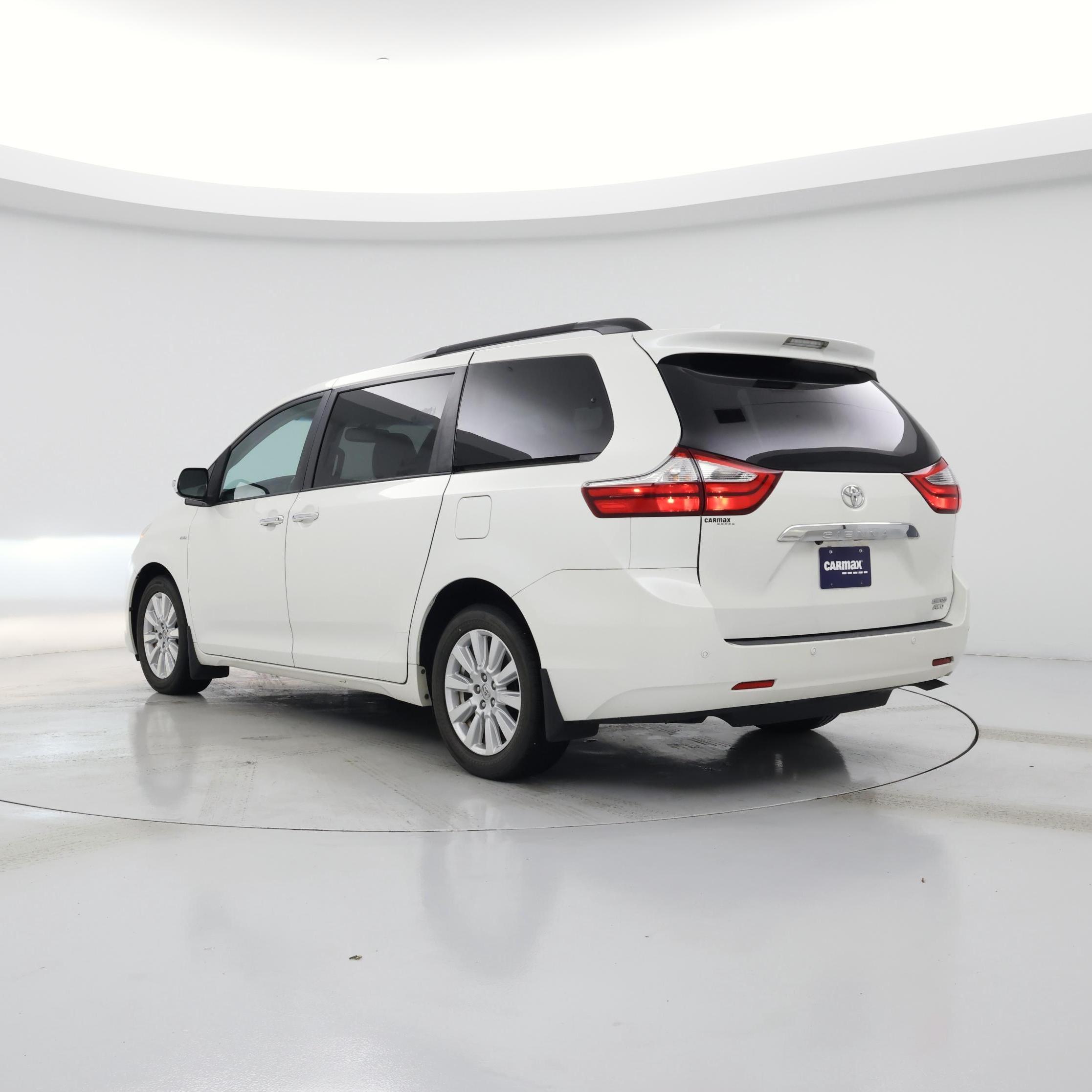 Thumbnail: 2017 Toyota Sienna - 2