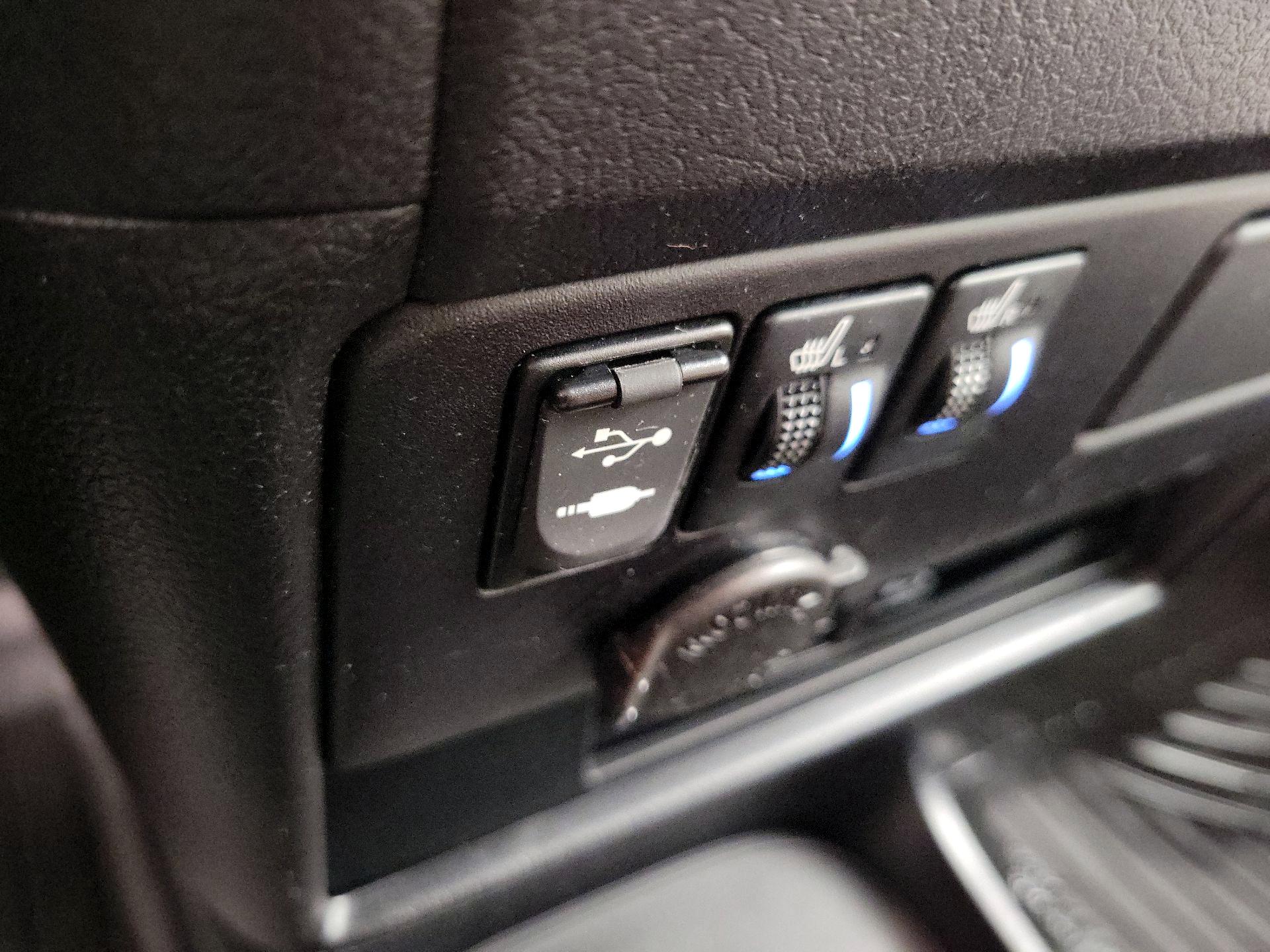 Thumbnail: 2017 Toyota Sienna - 19