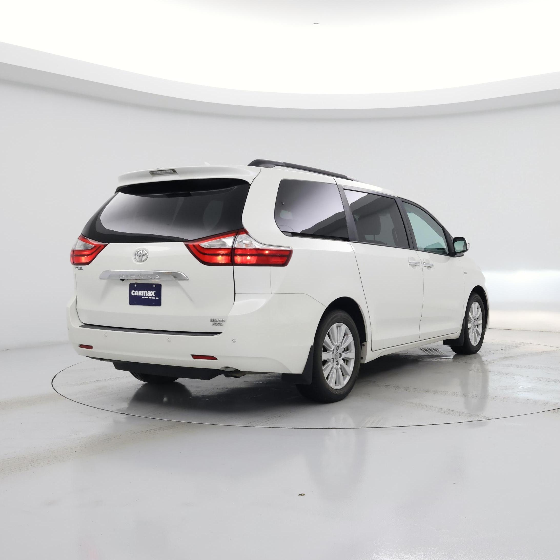 Thumbnail: 2017 Toyota Sienna - 8