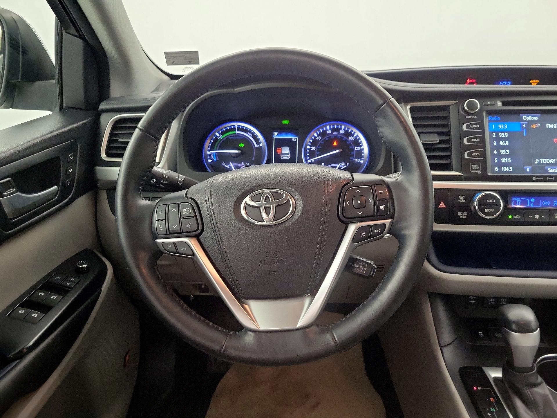 Thumbnail: 2017 Toyota Highlander - 10