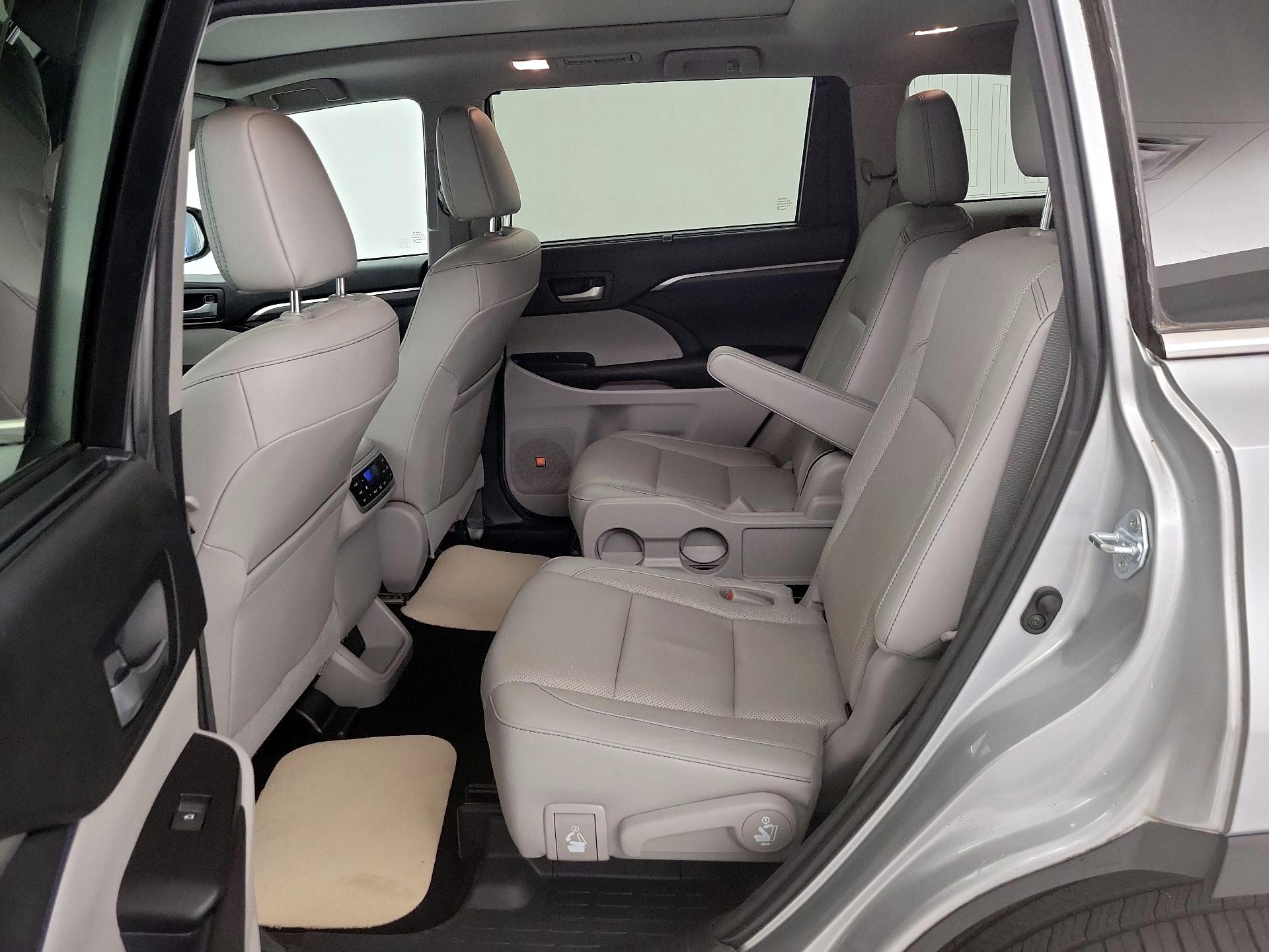 Thumbnail: 2017 Toyota Highlander - 20