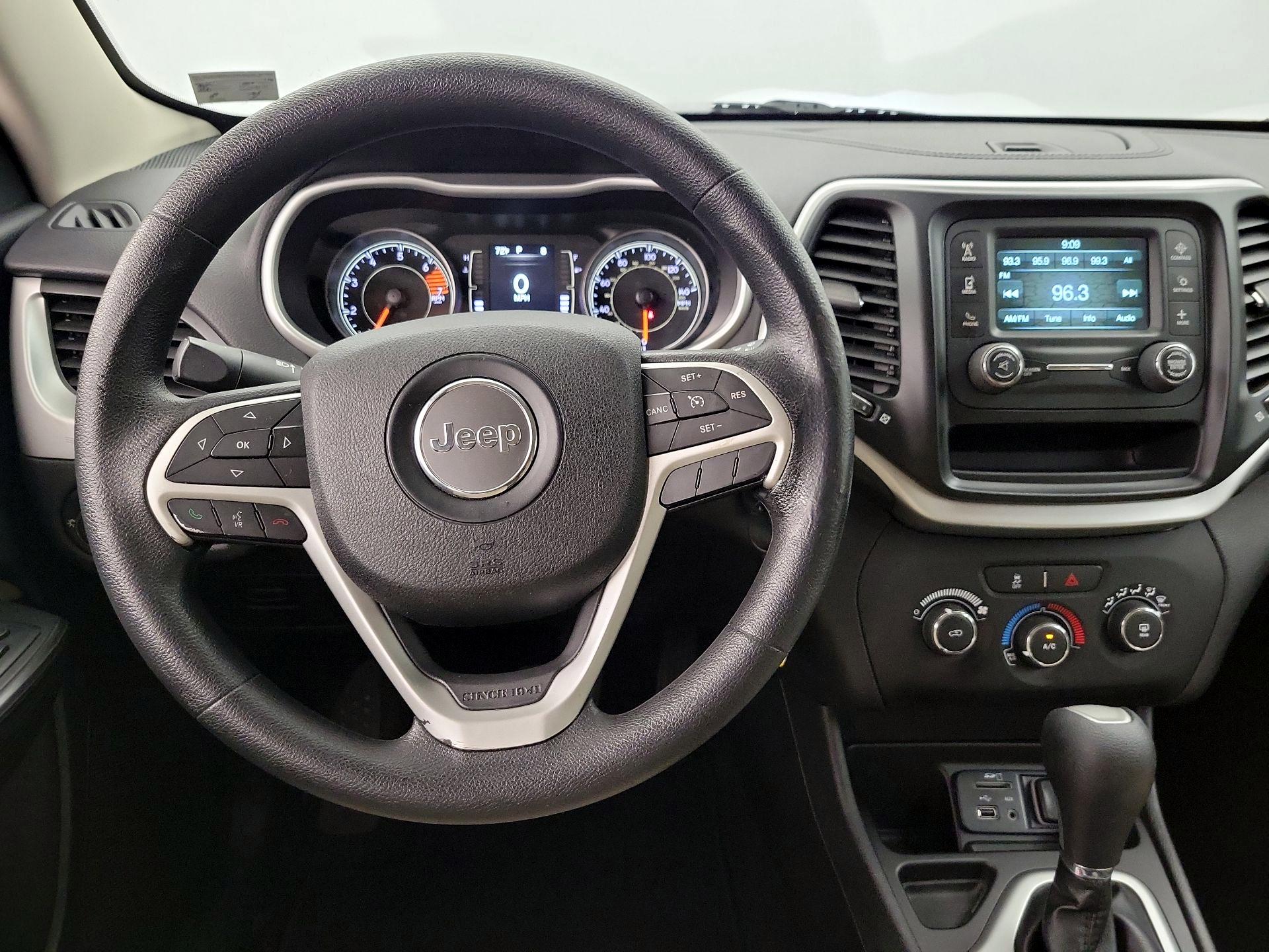 Thumbnail: 2017 Jeep Cherokee - 10