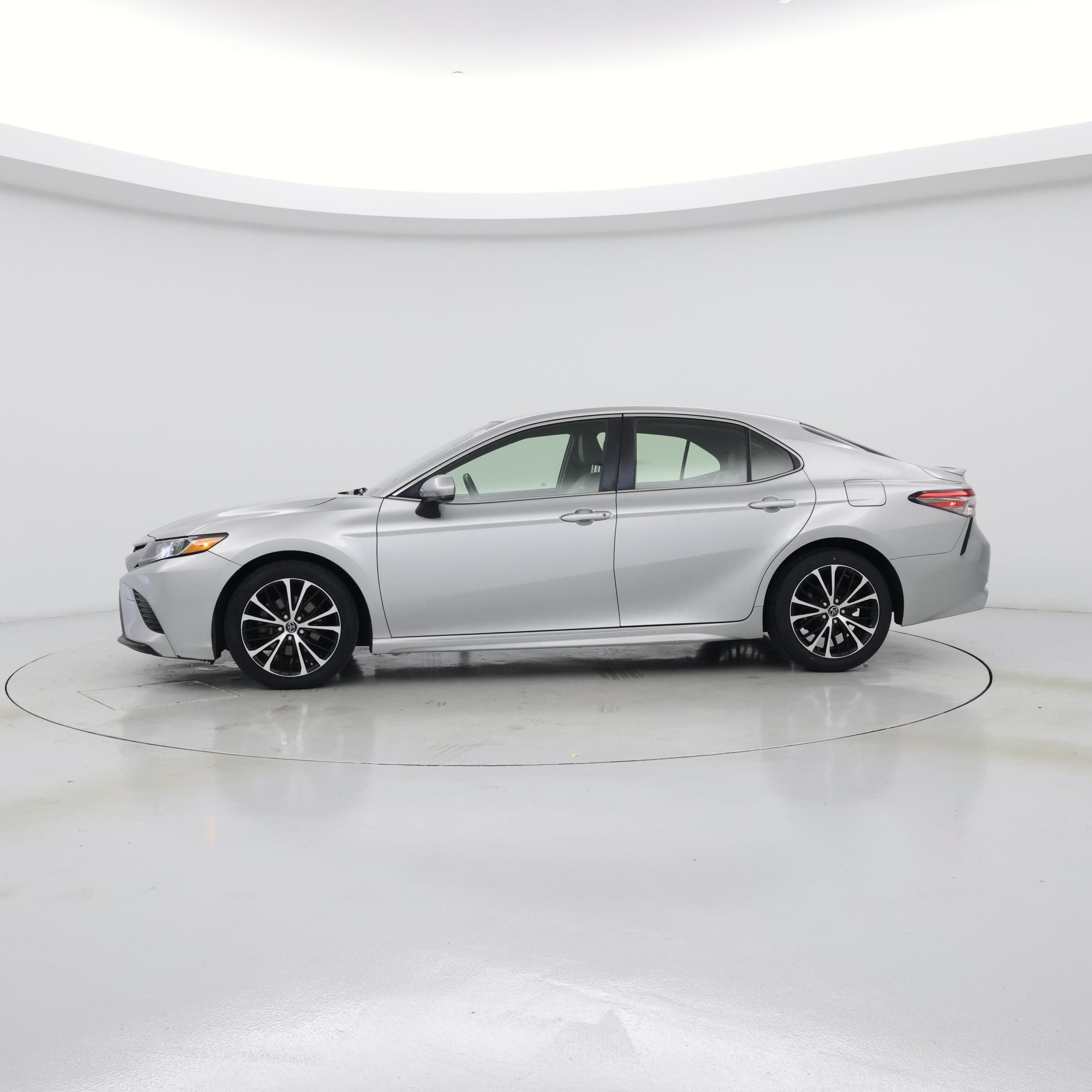 Thumbnail: 2018 Toyota Camry - 3