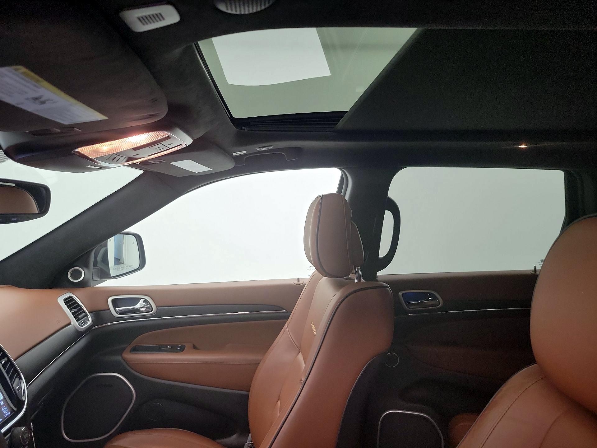 Thumbnail: 2020 Jeep Grand Cherokee - 20