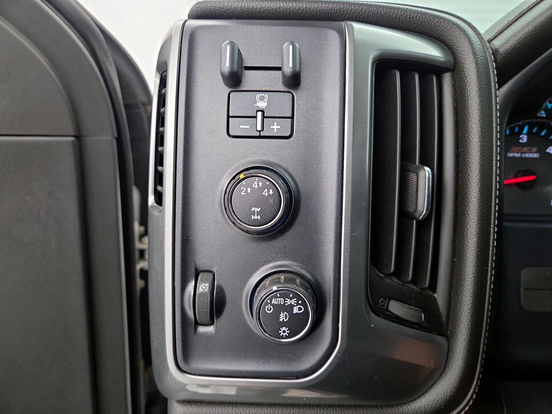Thumbnail: 2015 Chevrolet Silverado 2500 - 13