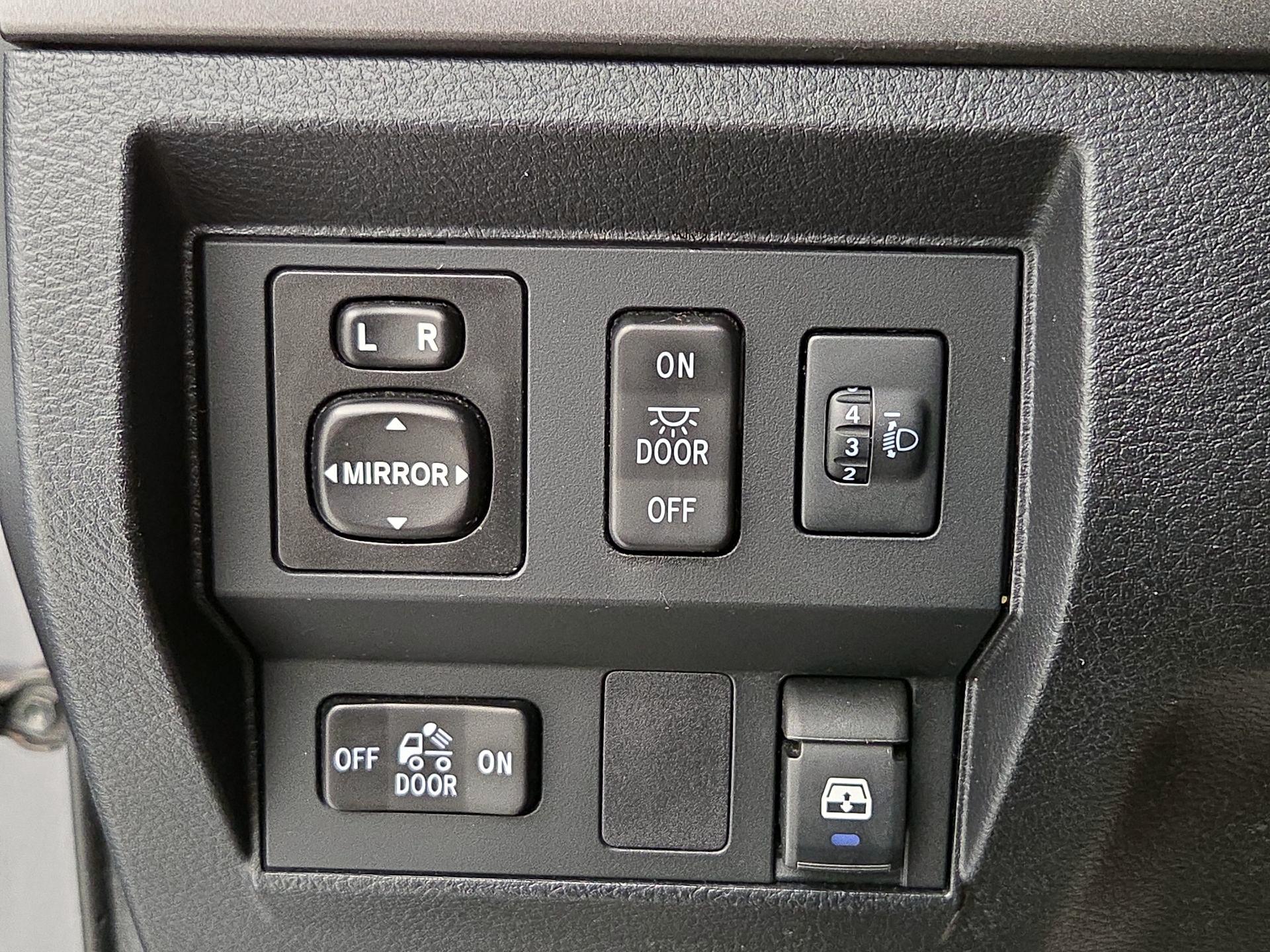 Thumbnail: 2014 Toyota Tundra - 13