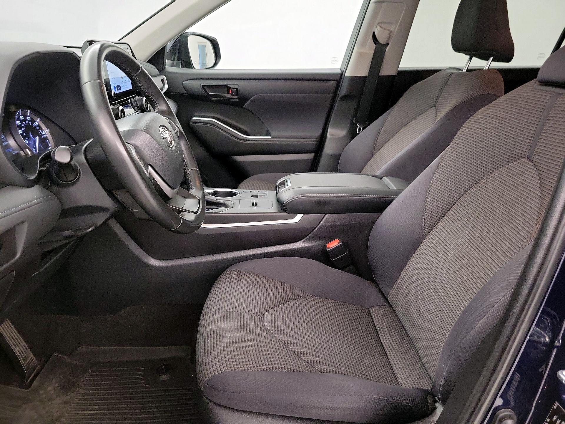 Thumbnail: 2023 Toyota Highlander - 11